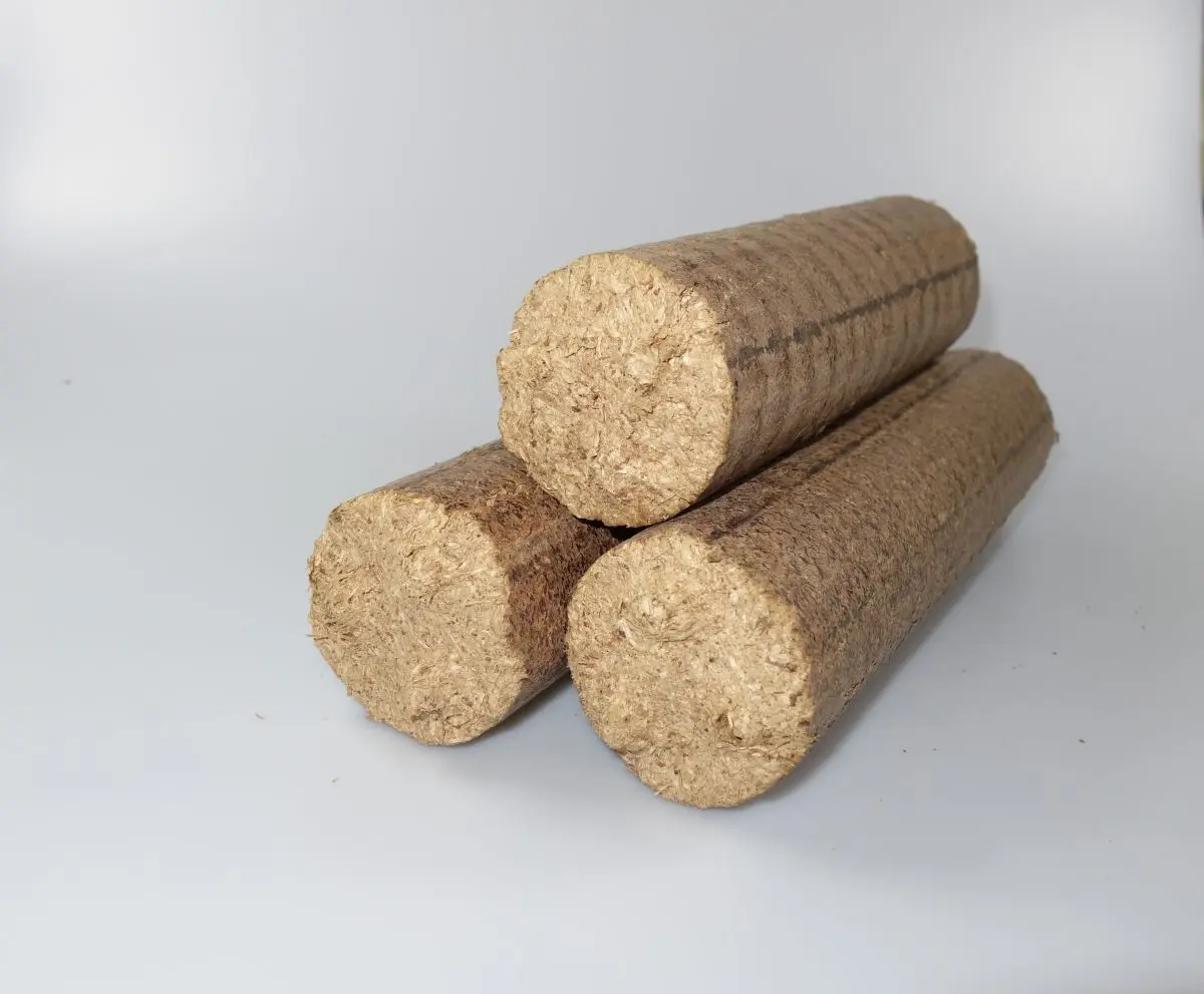 Брикеты из вьетнамских древесных опилок гранулы сосны для продажи