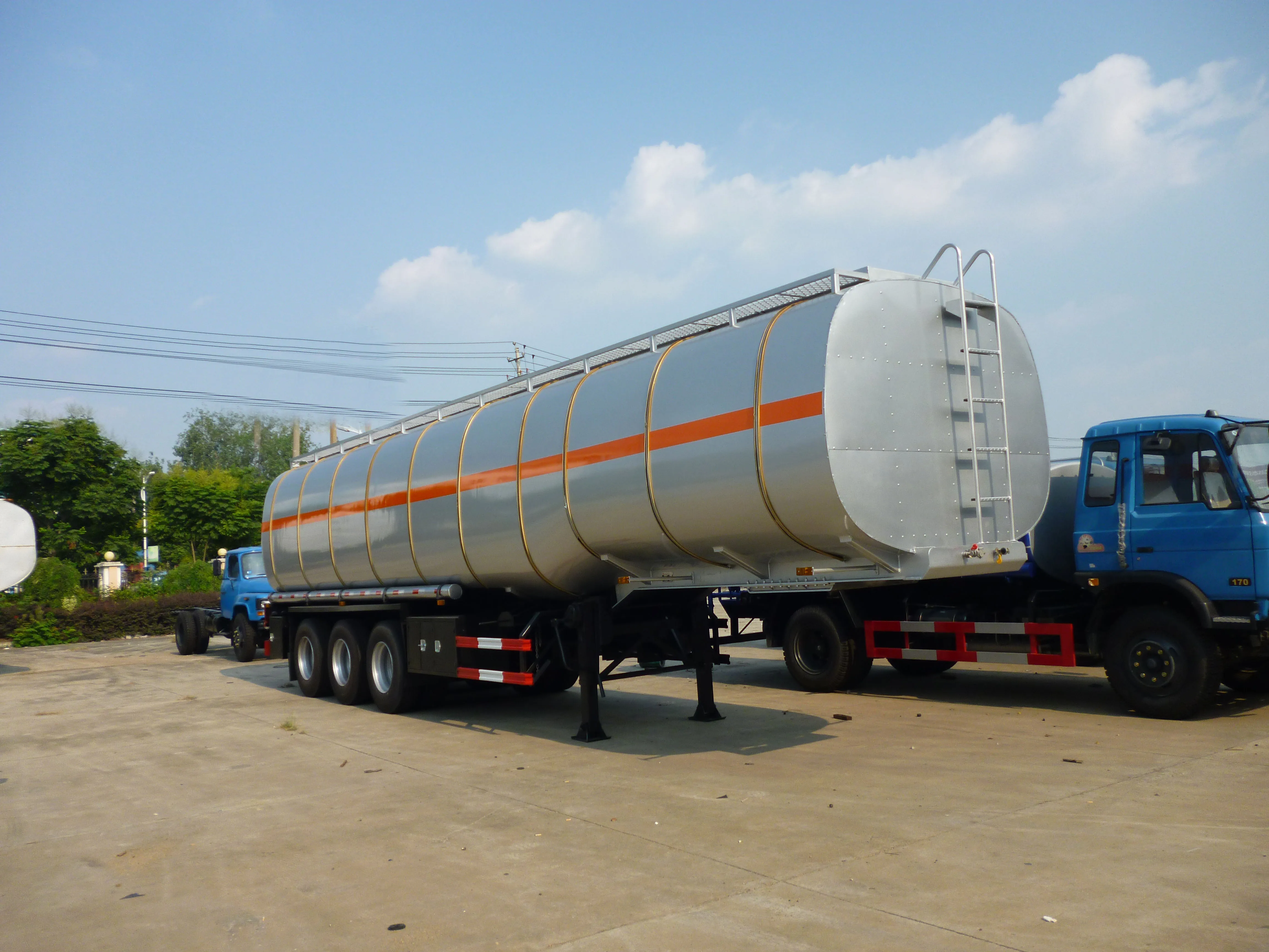 3 axle Fuel Transport 50000L Carbon Steel Oil Tanker Truck Semi Trailer