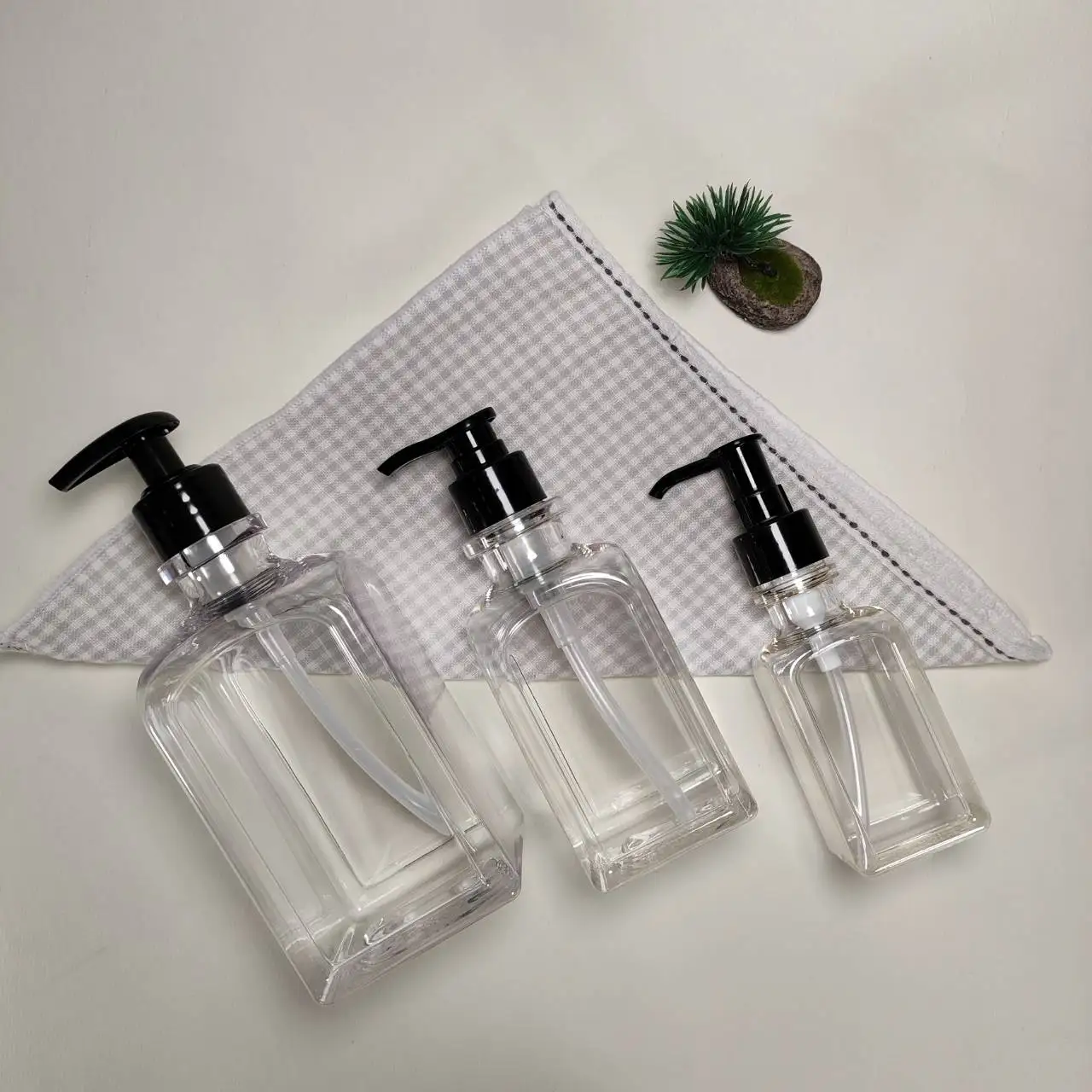 500ml square shampoo plastic bottle with black pump