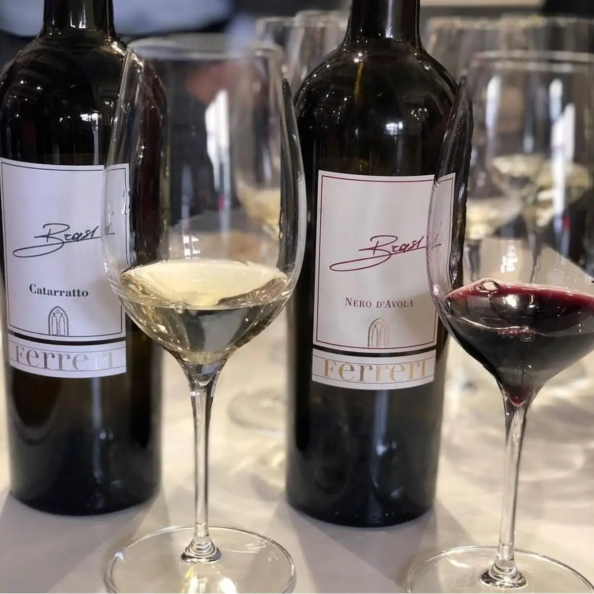 Первоклассное итальянское красное вино FERRERI для ресторанов винных магазинов виноград черный де-Авола 750 мл 12 месяцев в барриках из каштана