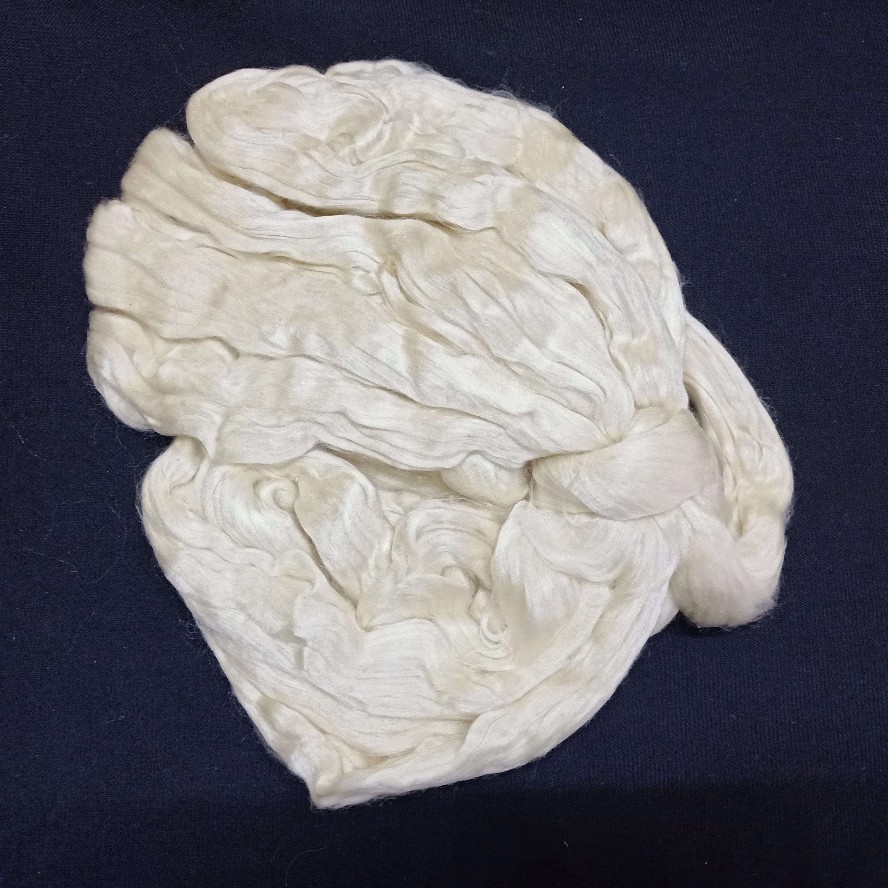natural 100% mulberry silk sliver in white suitable for yarn and fiber stores,  ideal for resale