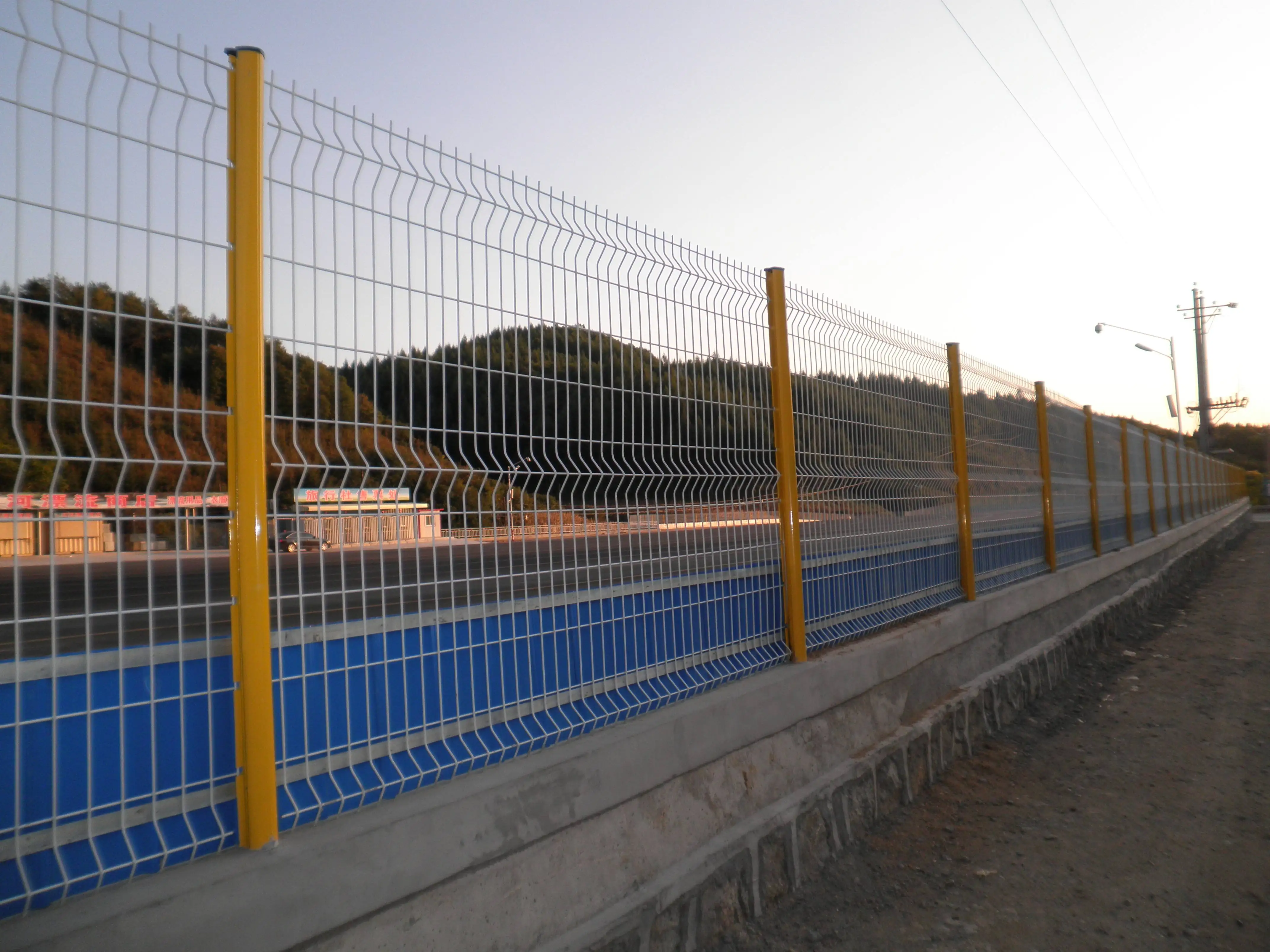 ECO FRIENDLY metal fence Peach Shaped Fencing buyer commercial Town City Planning Safe packaging for export