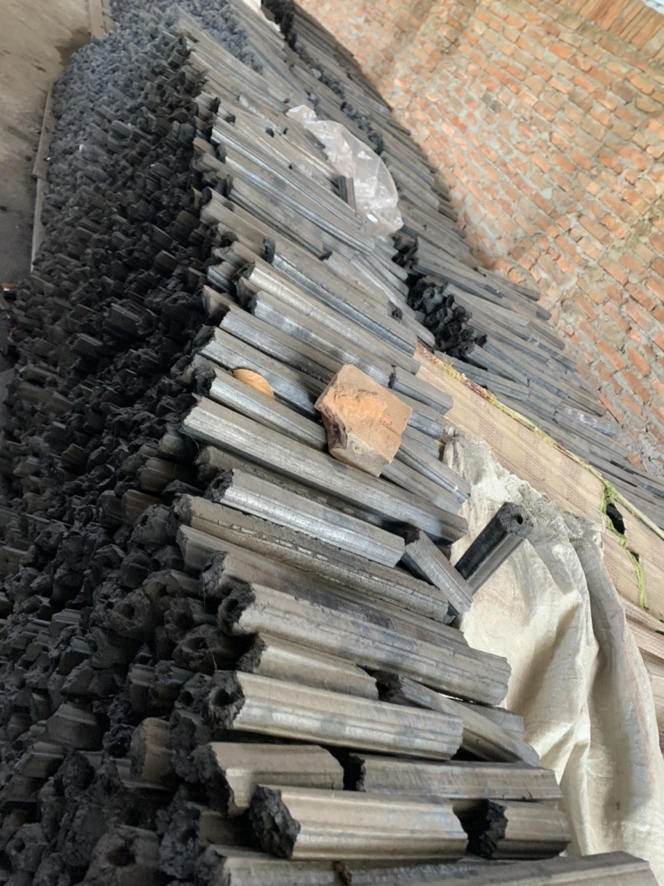 Wholesale Premium Quality Square Shape Sawdust Briquette Charcoal from Vietnam