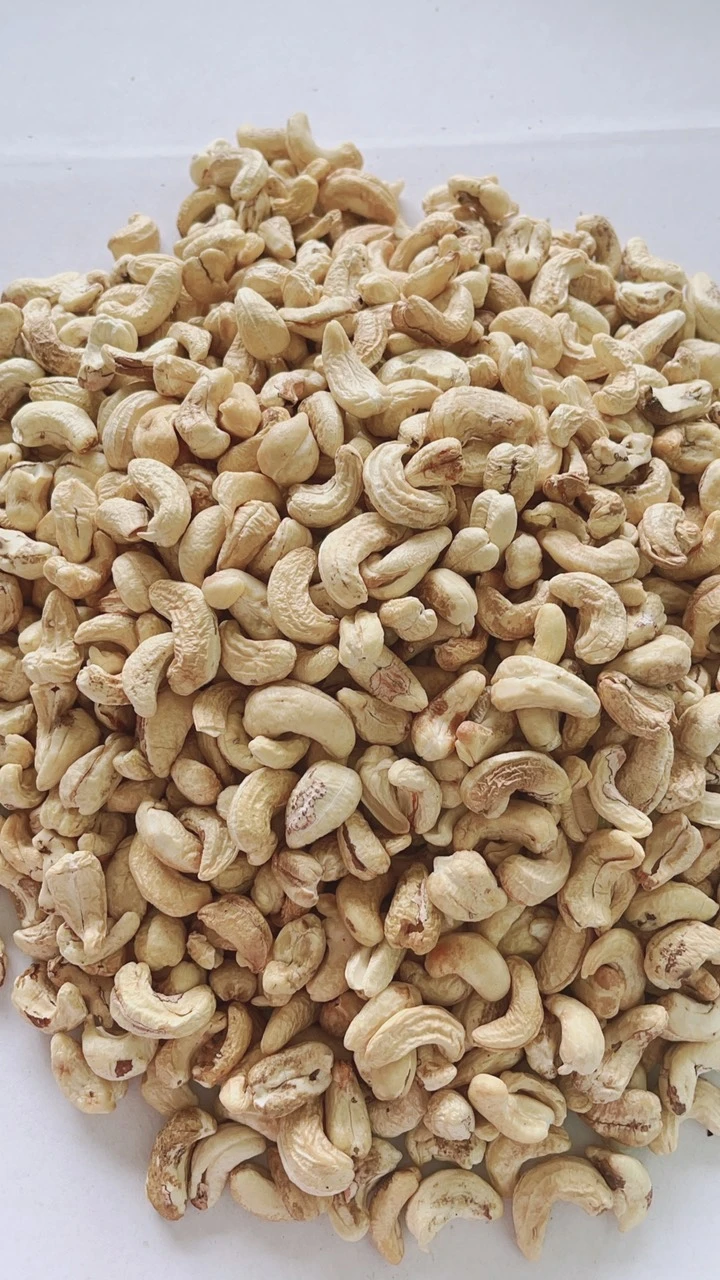 Cashew Nuts   - 100% natual cashew nuts high quality cashew w320 BB/LP/WS from Vietnam