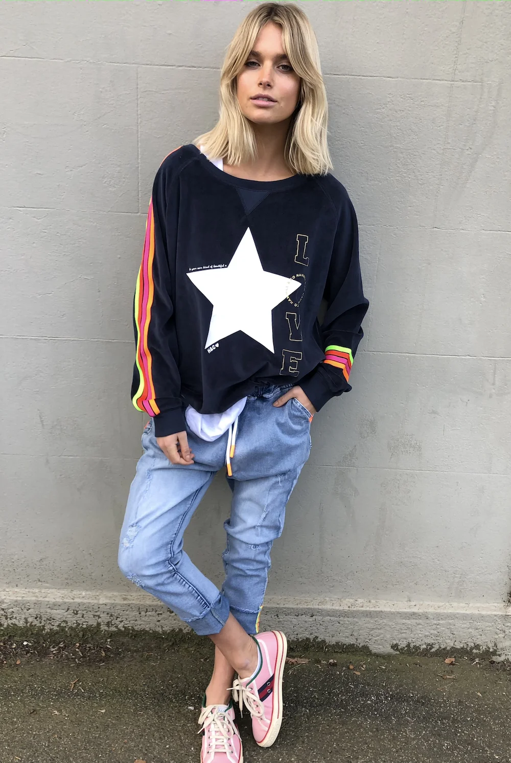 Hot selling printed women hoodies pullover sweaters in black color