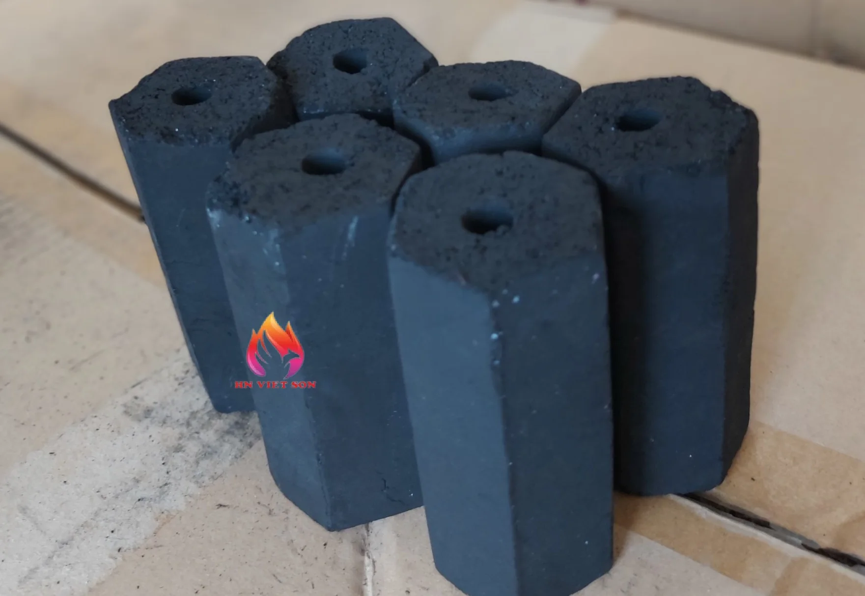  100% кокосовый уголь/материал Кокосовая Скорлупа из Вьетнама