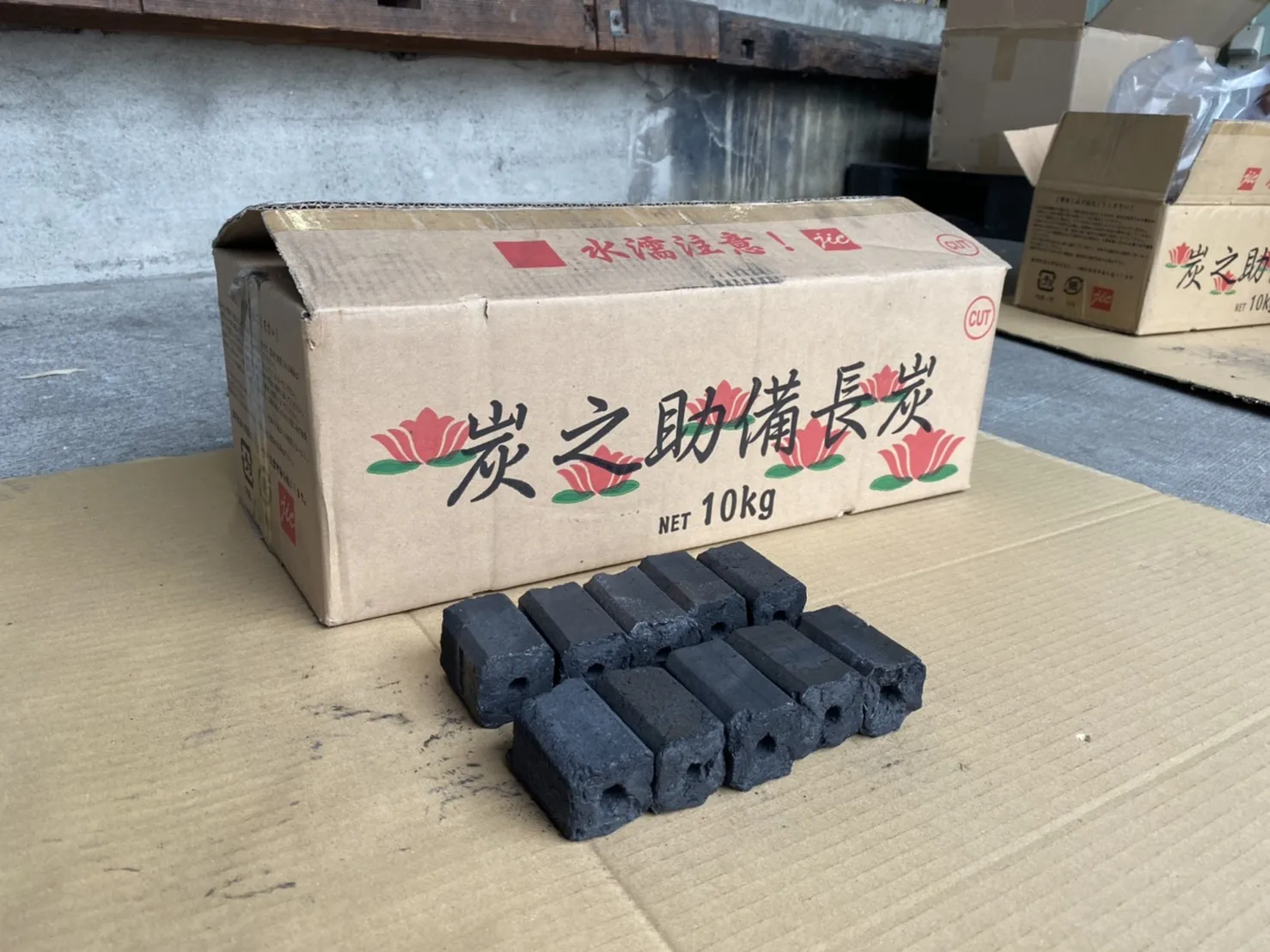  Лидер продаж 2021 древесный уголь высокое качество вьетнамские опилки барбекю брикет (резка) бездымный