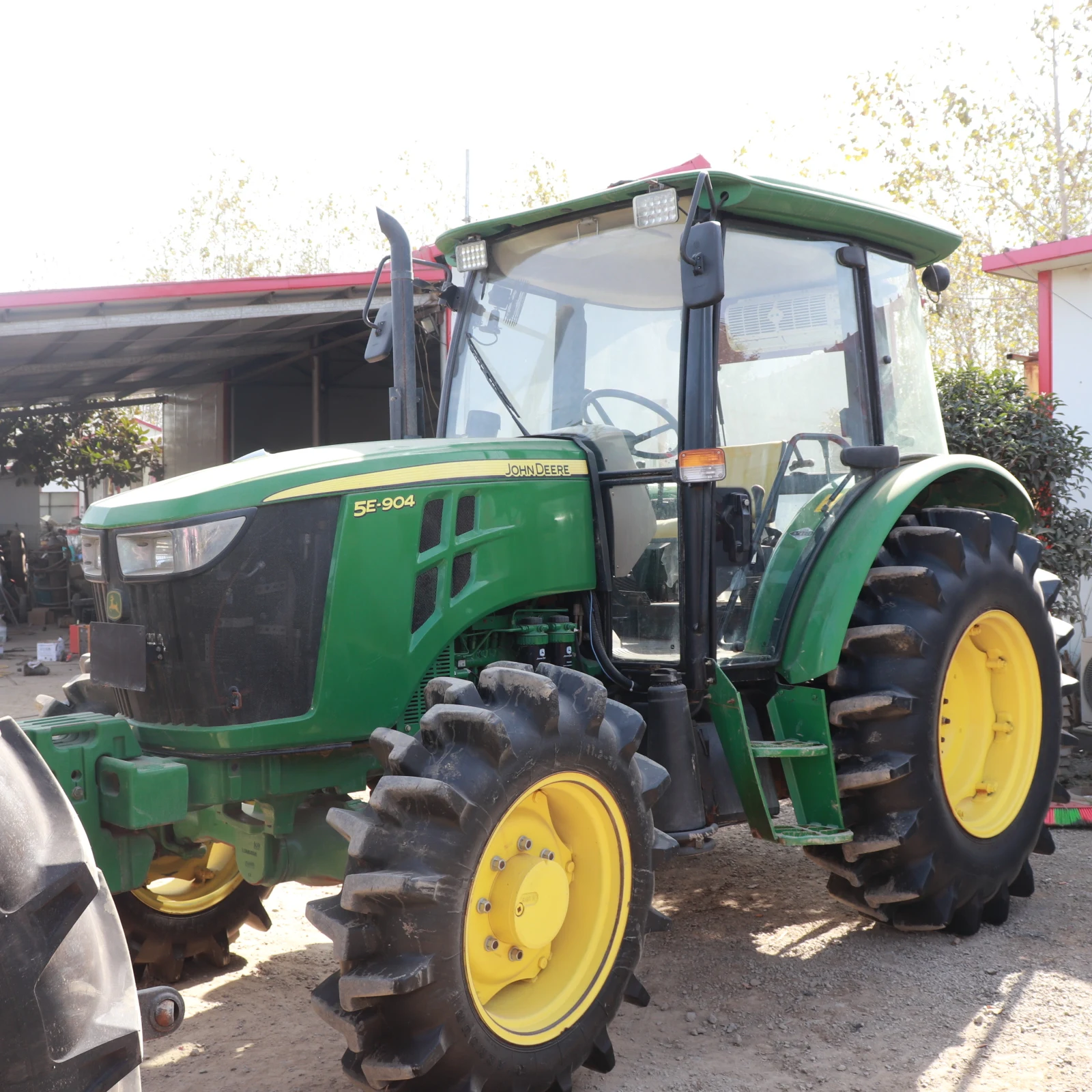 Надежный сельскохозяйственный трактор 120hp 4x4, цветное колесо силового двигателя, PTO, оригинальный тип, сертификат рулевого управления