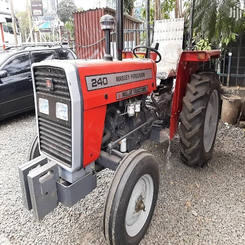 Чистые б/у тракторы Massey Ferguson 300 серии 240