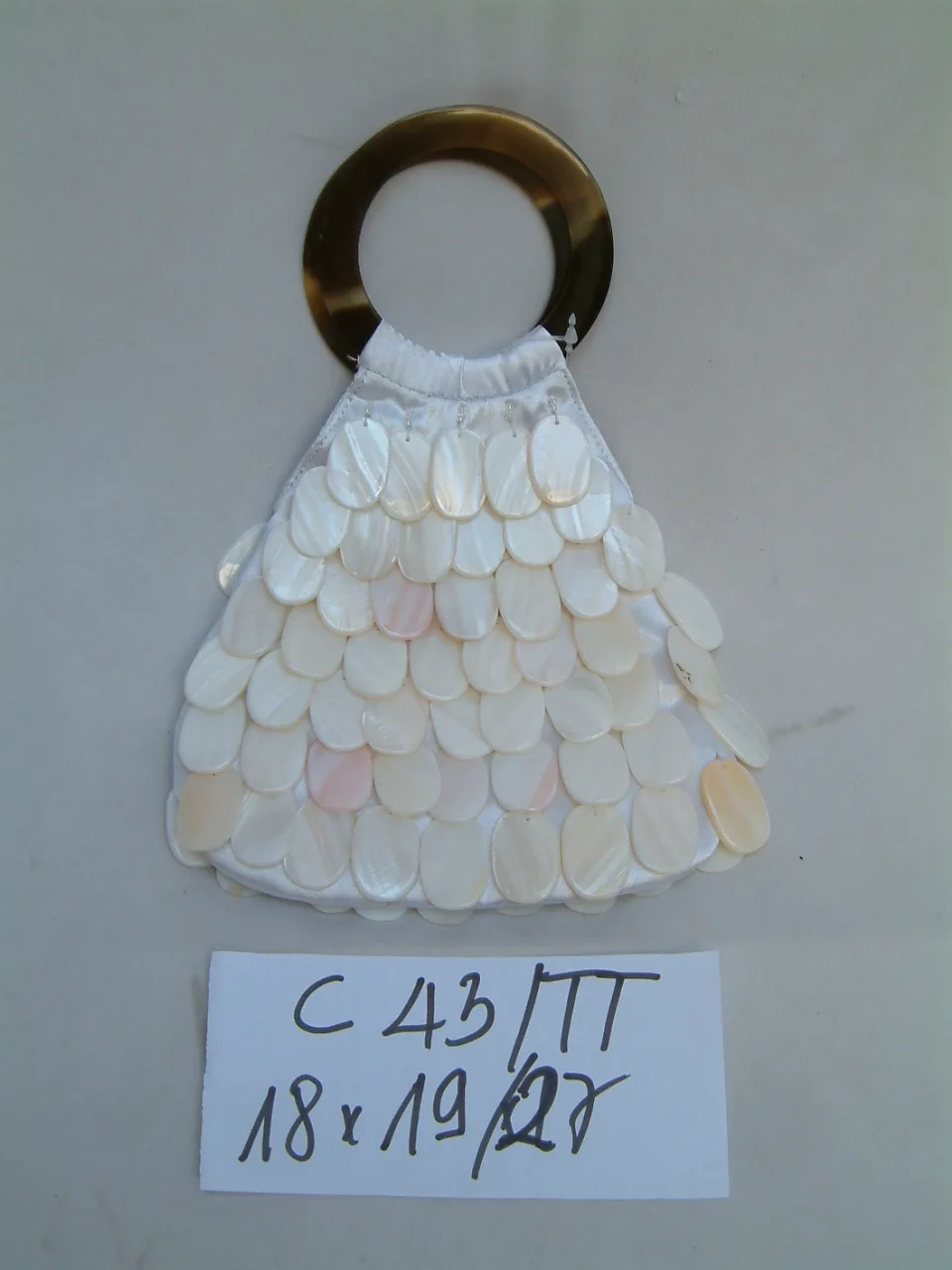 
Shell handbag with many designs 