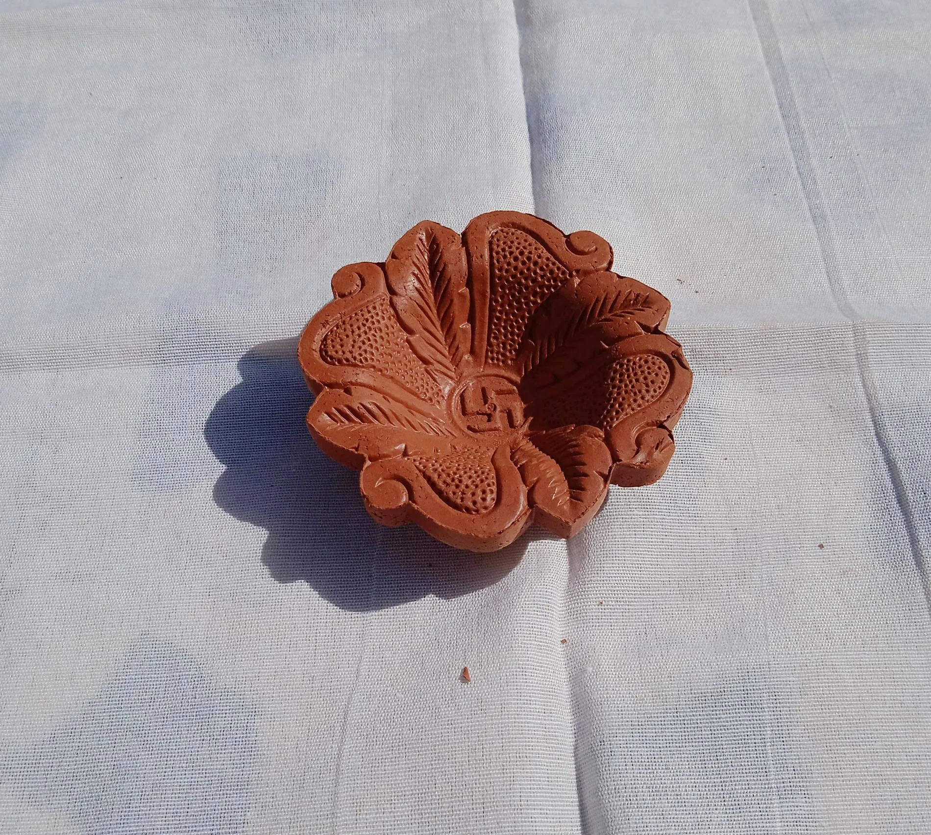 Natural clay terracotta Handmade red clay diwali diyas oil lamps for diwali festival and rituals in flower design