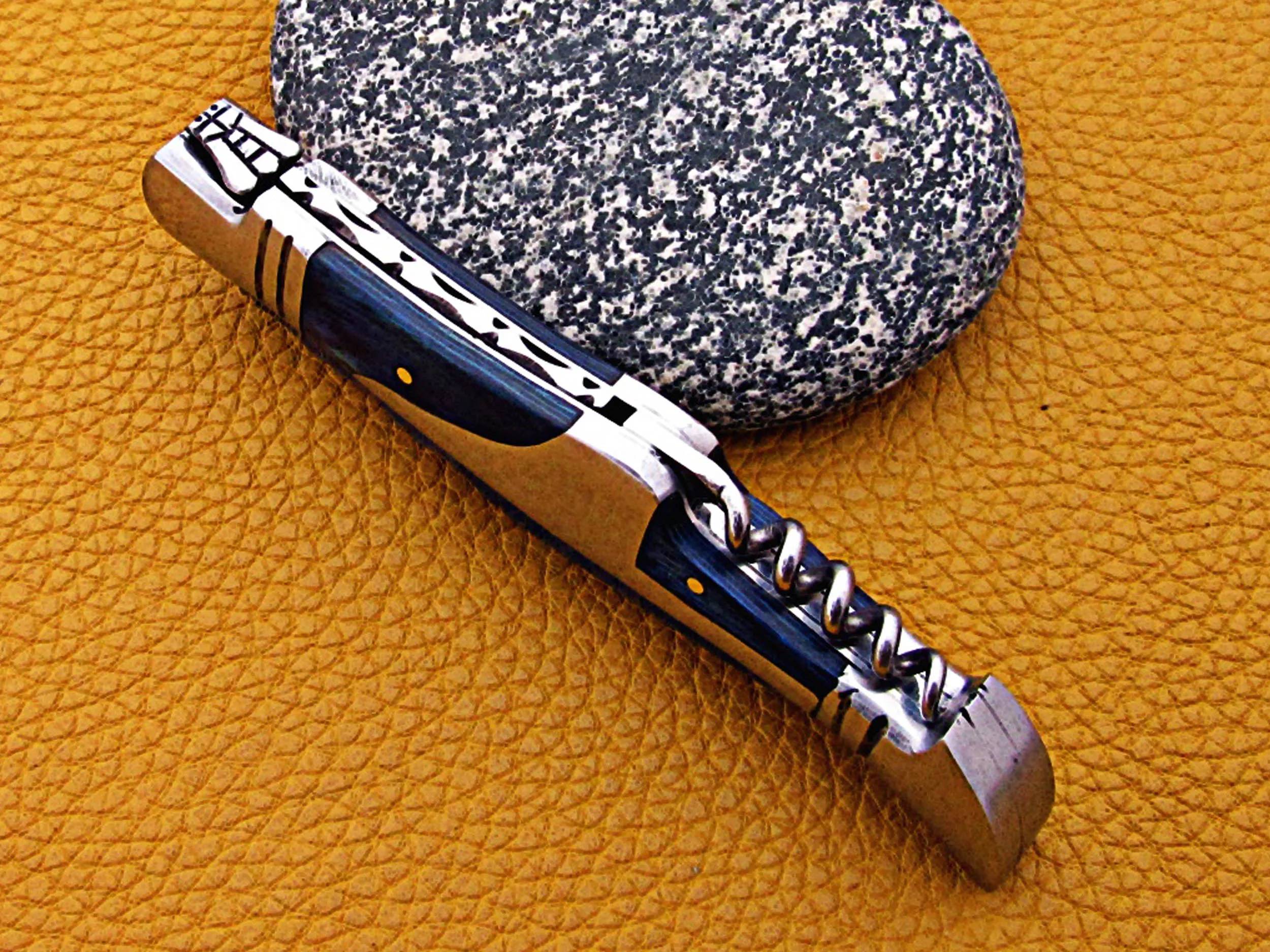 100% оптовая продажа высокое качество ручной работы Дамасская сталь складной нож/карманный нож для повседневного использования с деревянной ручкой и кожа оболочки SCW-FK-0065