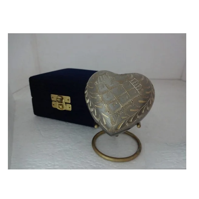 Красивый Уникальный Печатный Выгравированный отпечаток лап в оловянной латунной урне форме сердца для домашних животных латунные урны из Индии