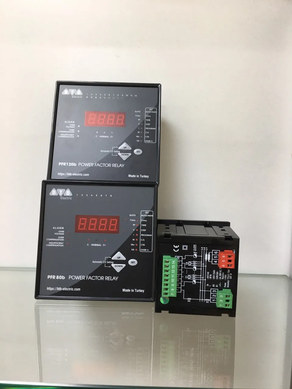 REACTIVE POWER  CONTROLLER  3 PHASES 8 STEPS VOLTAGE 380-415V MADE IN TURKEY