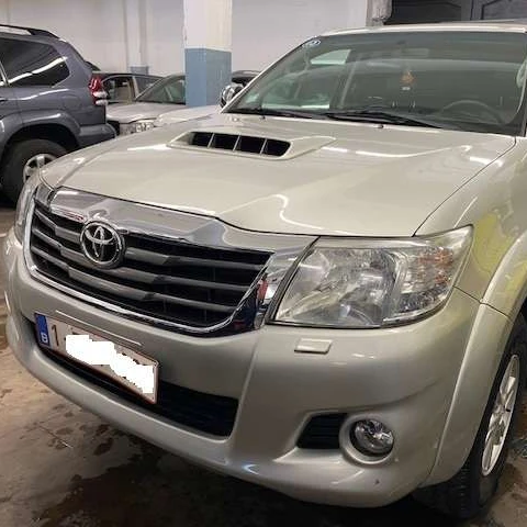 Доступная модель подержанных автомобилей HILUX 2014 года