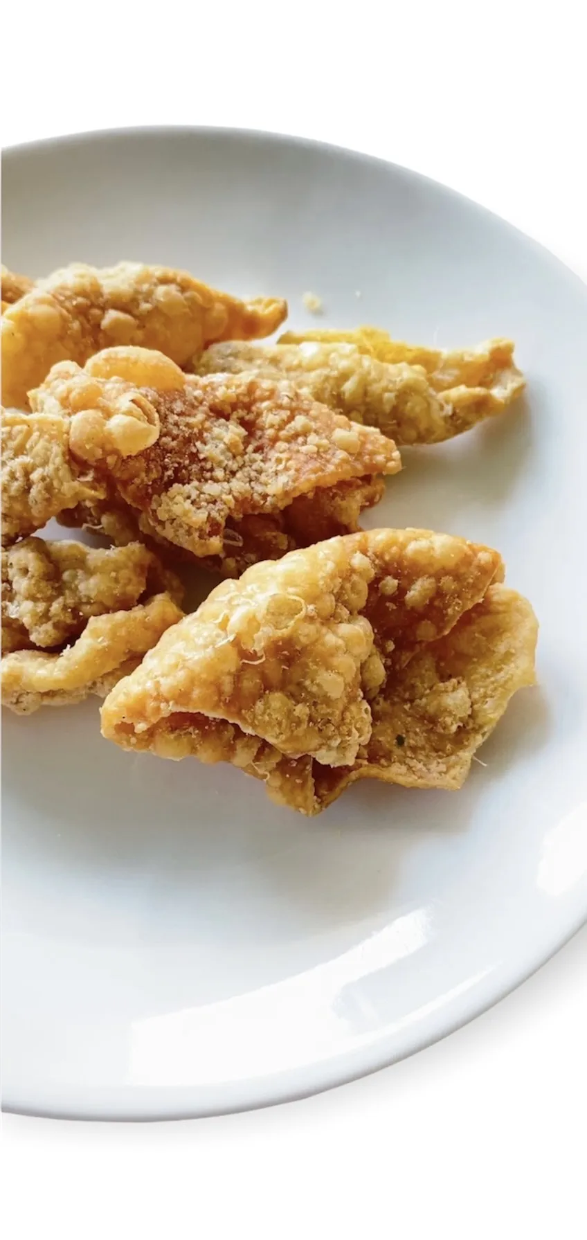 Тайская закуска, хрустящая куриная кожа, оригинальный вкус