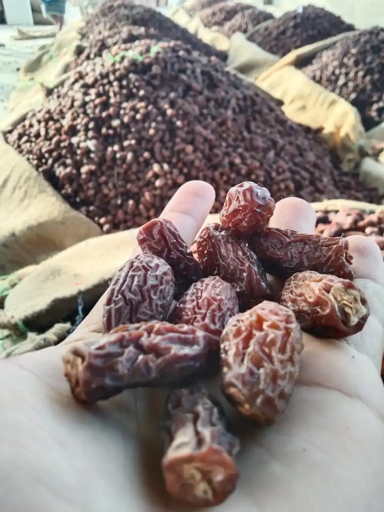 PAKISTANI BROWN DRIED DATES FRESH CROP OF 2021-22 PREMIUM QUALITY SMALL SIZE RANGKAAT YELLOW CHUWARA CHUARA