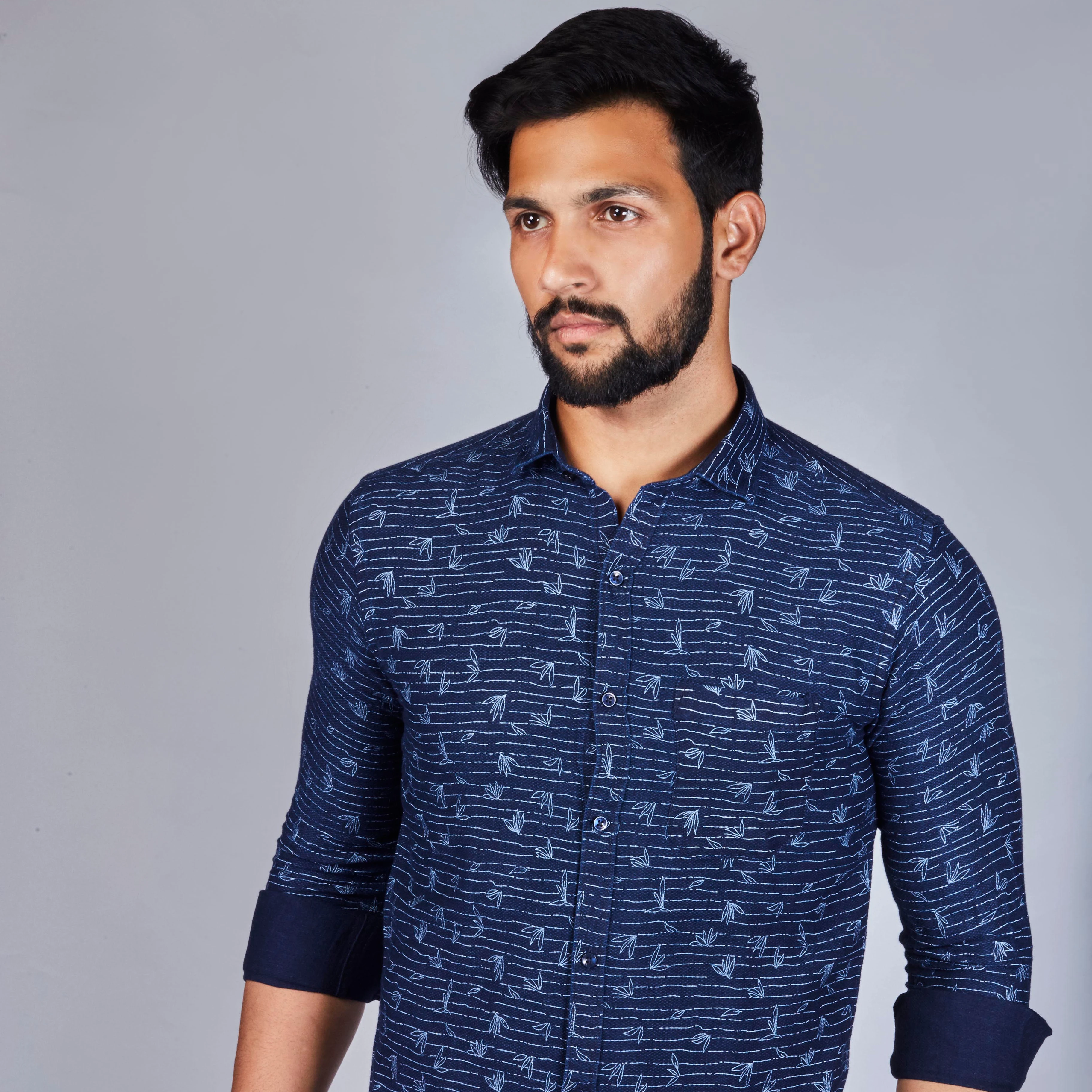 Мужская рубашка из 100% хлопка в синюю полоску с цветочным принтом