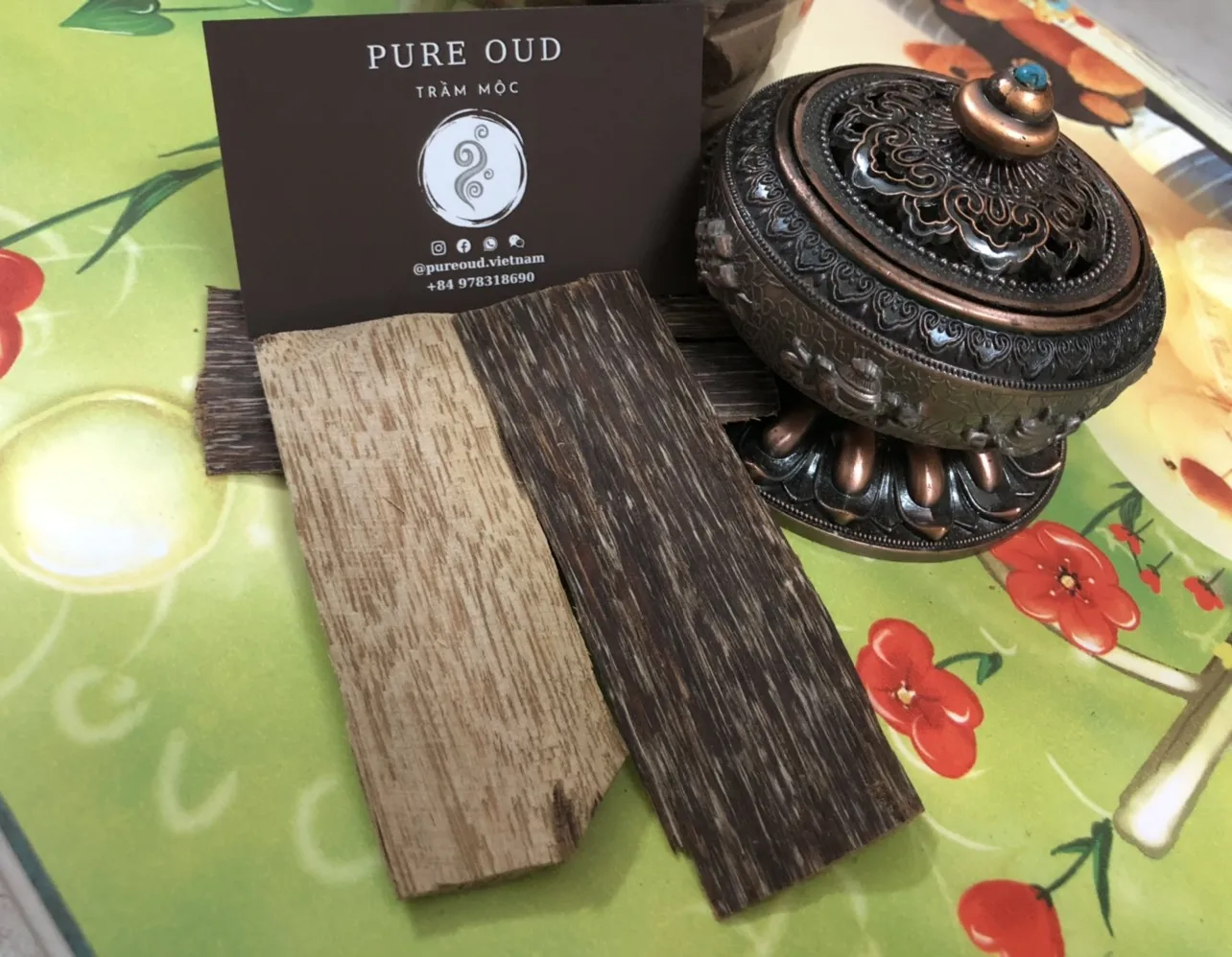 TRIPLE SUPER 1 SIDE FLAT OUD FROM PURE OUD VIETNAM WITH GOOD HANDCRAFT METHOD