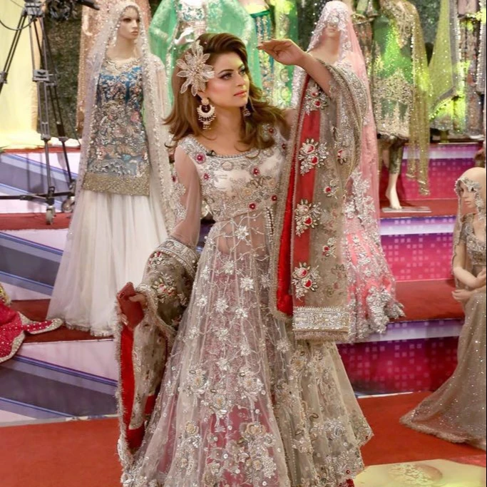 Модные дизайнерские пакистанские костюмы газон/Лен/хлопок с вышивкой из 3 частей доступны по оптовой цене.