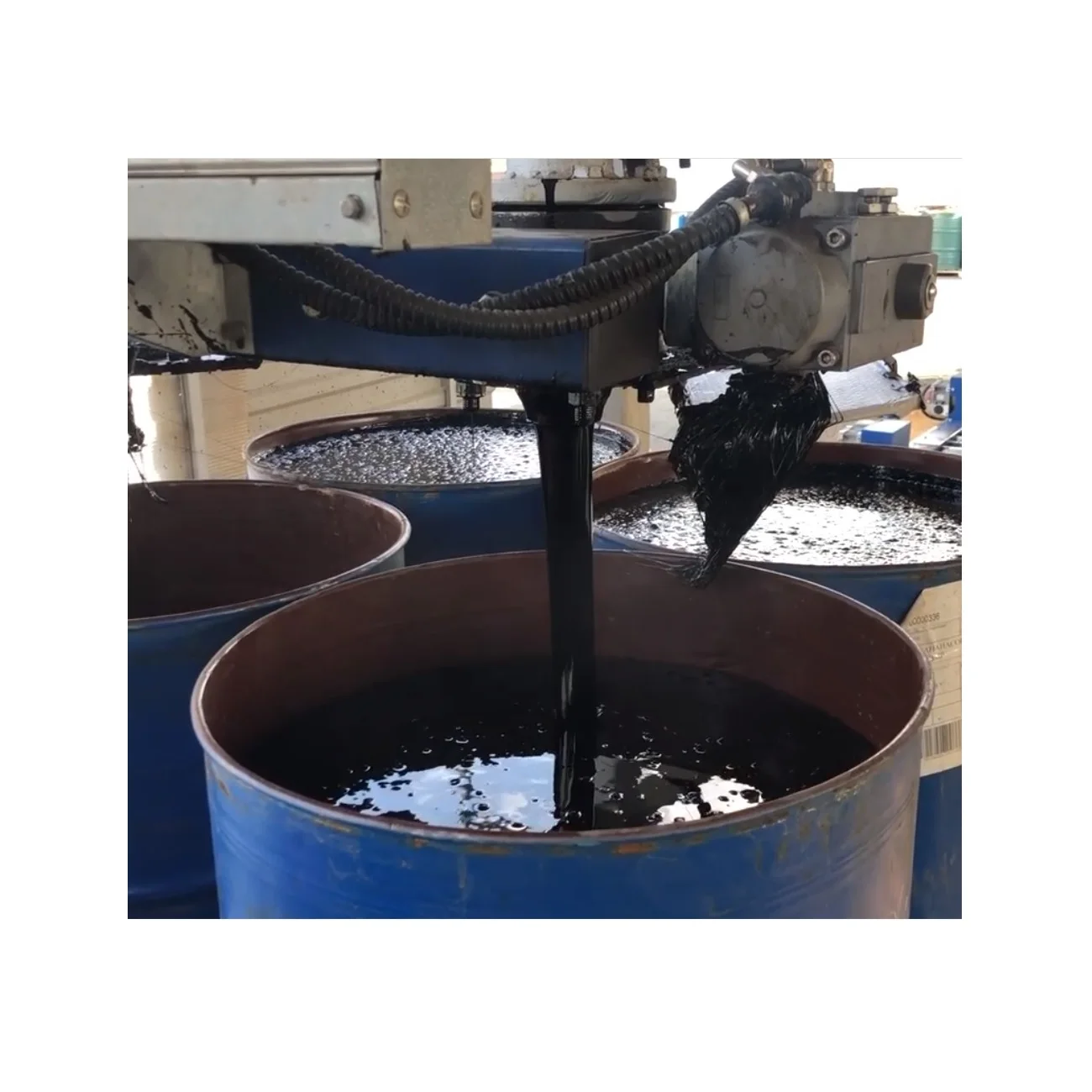 Полимерный модифицированный битум в бочках «Bitunova», оптовая продажа, русский битум россыпью