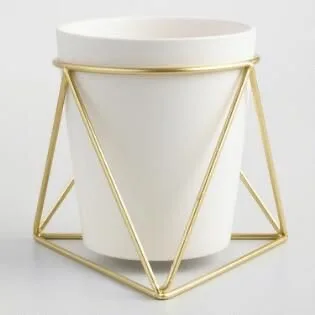 Classic Design Flower Vase With High Quality Retro Gold Iron Metal Vase Antique Finishing Design Desktop Flower Vase