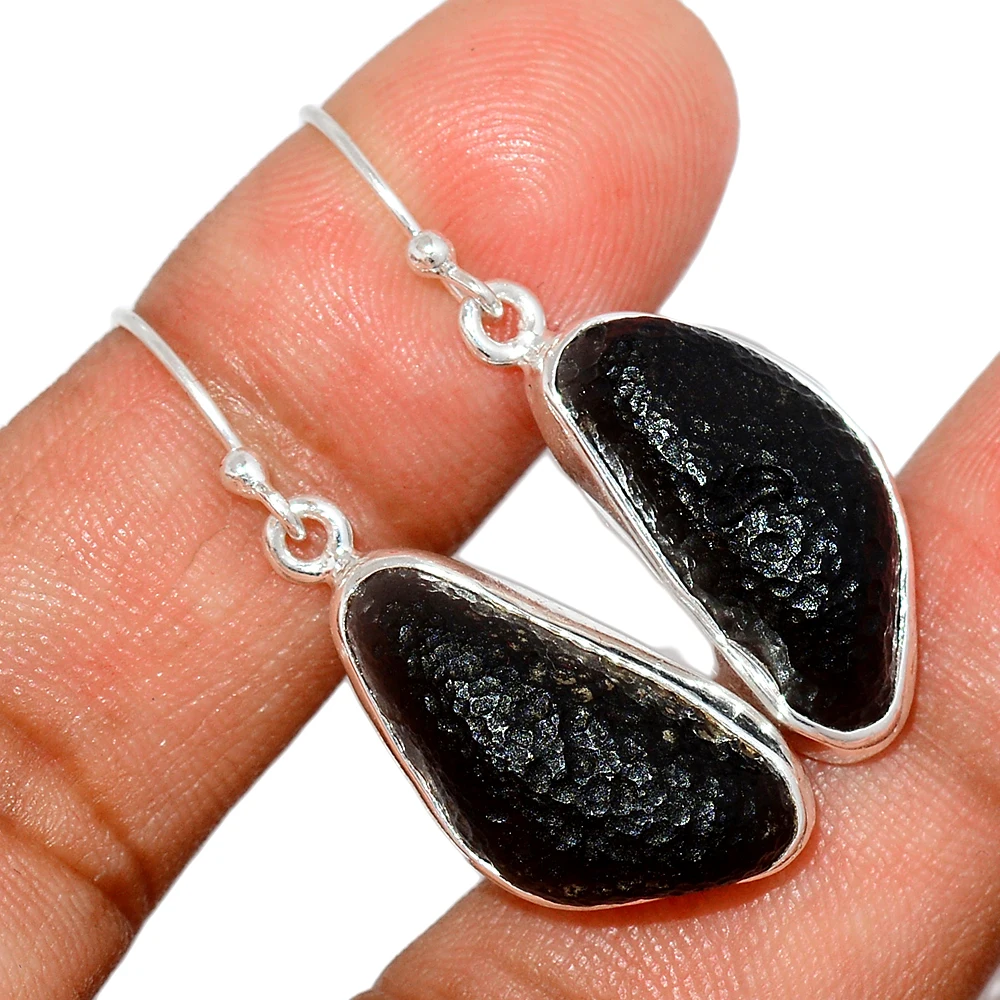 Камень Saffordite или лентамани полностью прозрачный и редкий коллектор. Тектит. Похоже на Moldavite. Из Аризоны