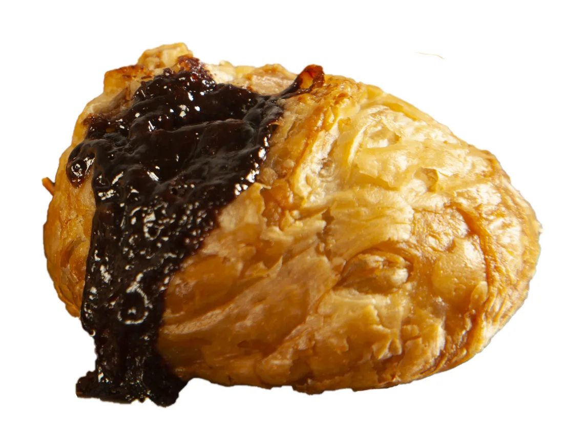 
(Boyoz) Croissant filled with bitter chocolate 