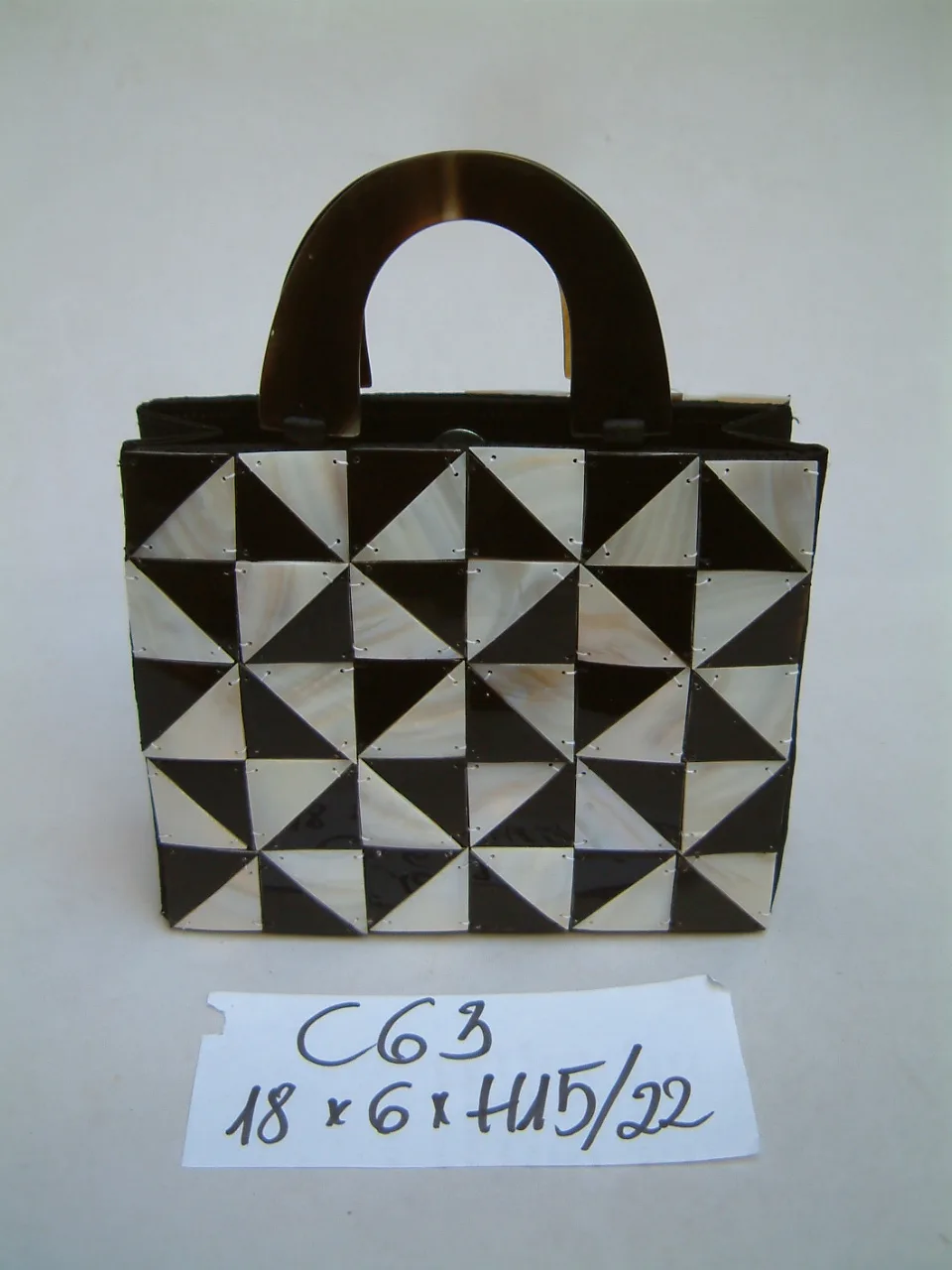 
Shell handbag with many designs 