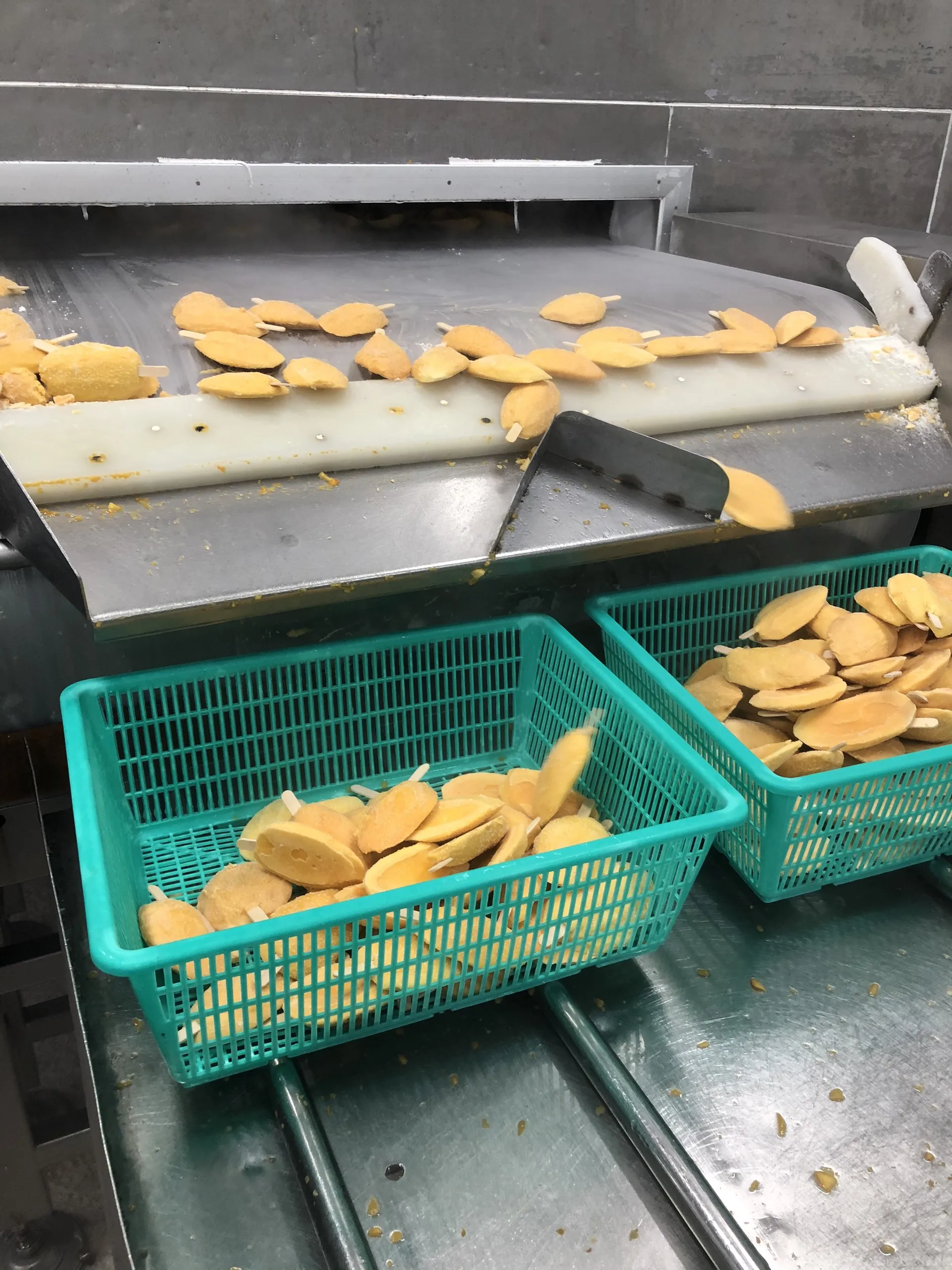 
Factory wholesale BRC certified IQF Mango competitive price/ Frozen IQF Mango dice/ turtle cut/ stick/ puree 