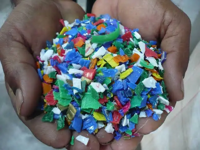 Good Quality 100 Clear PET Bottle Plastic Flakes Scrap GLOBAL Color Material Origin High cost - effective factor