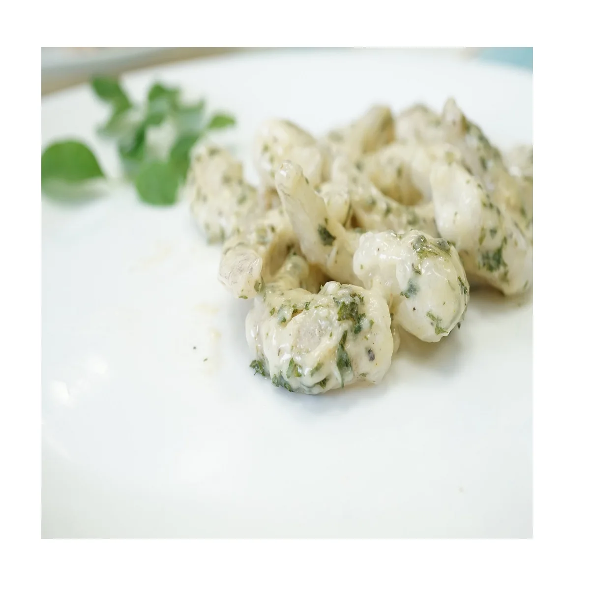High Quality Frozen Raw Vannamei Shrimp With Creamy Garlic Herb Sauce Export From Vietnam
