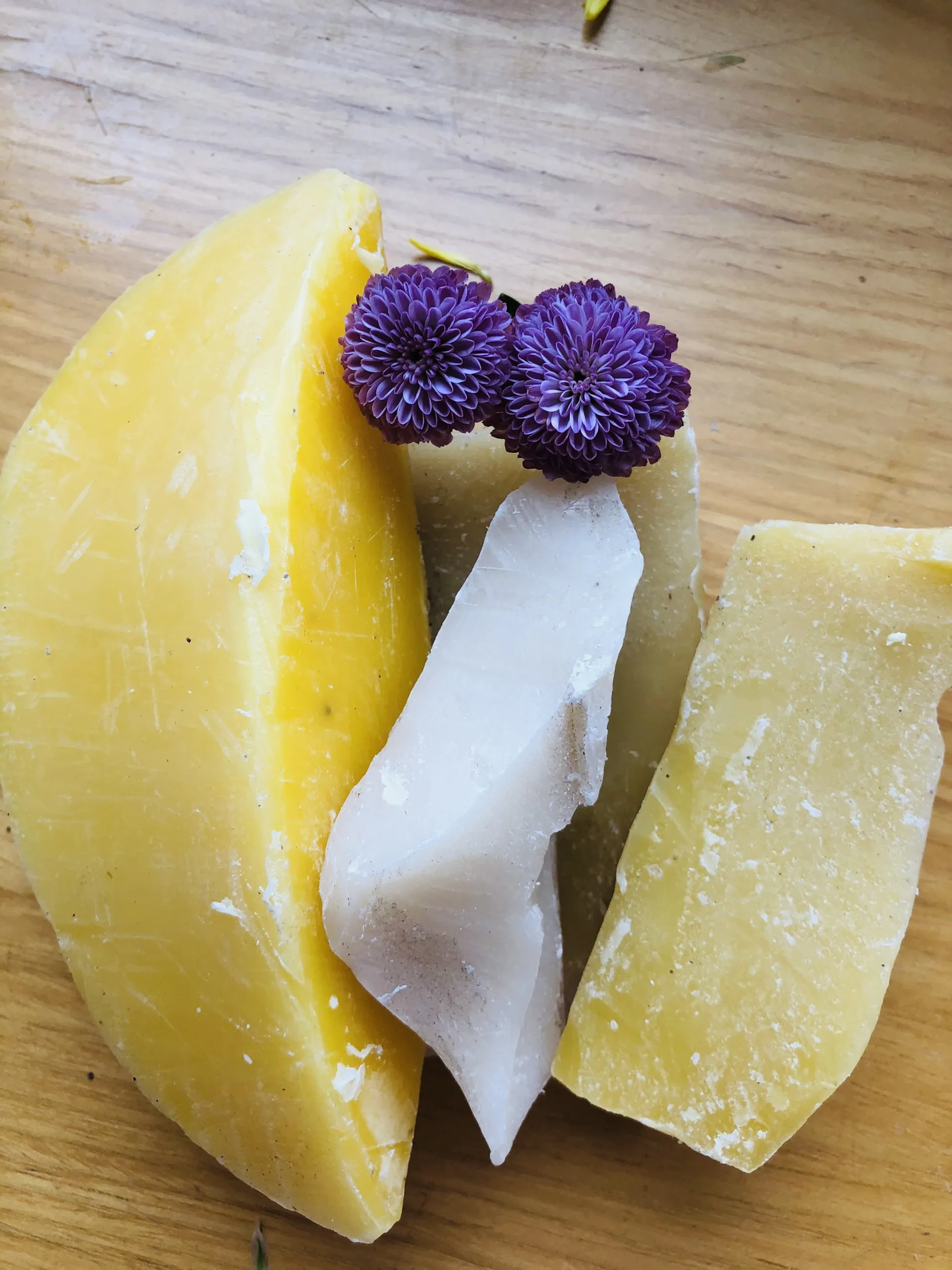 High quantity  Natural Synthetic 100% Pure Beeswax for Cosmetic/ Making Candle with free sample