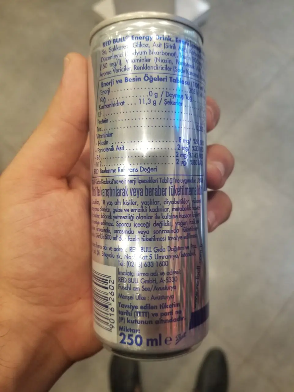Red Bull Energy drink 250 ml ( Turkish Text )