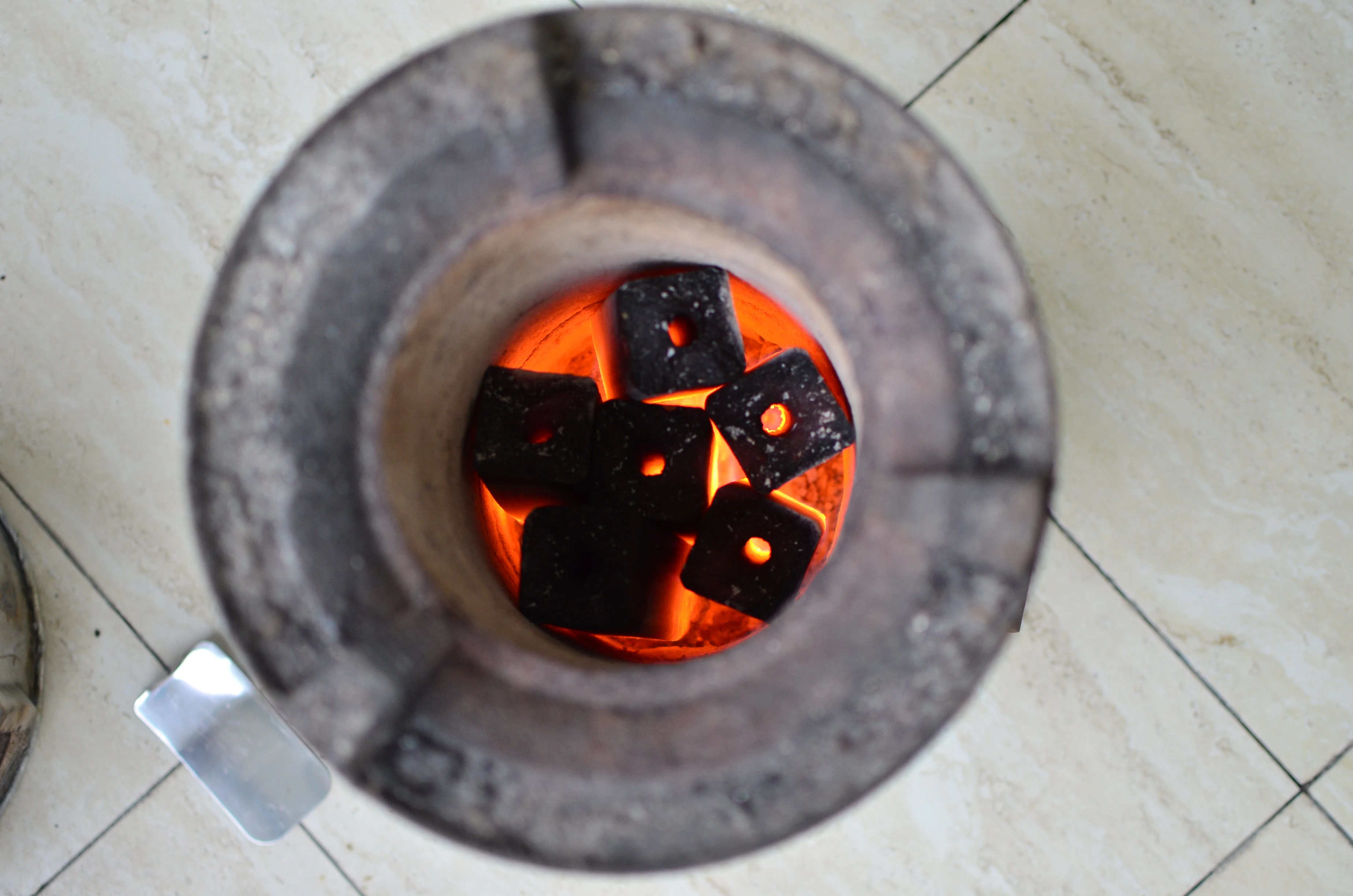 BBQ CHARCOAL WHITE ASH HEXAGONAL SAWDUST CHARCOAL COAL FROM VIETNAM INDONESIA QUALITY EXPORTER