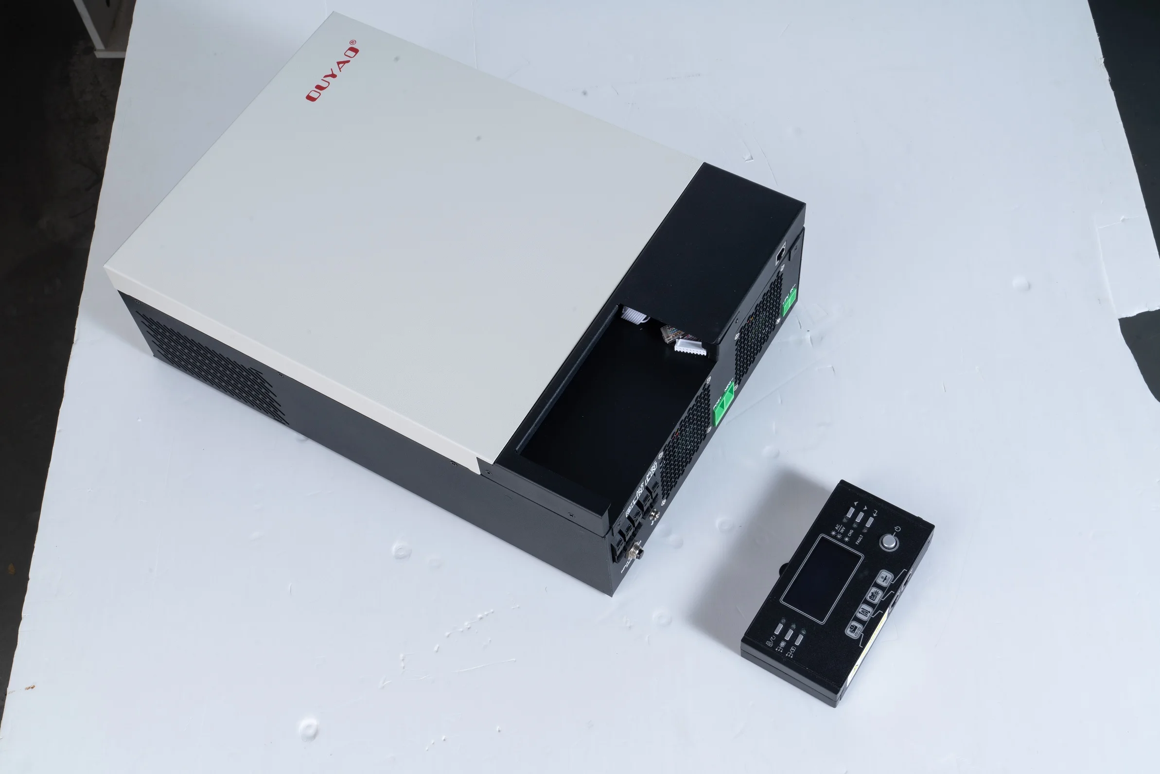 Ouyad HY5532VMIII 5.5KW 230VAC off grid solar inverter hybrid pure sine wave inverters