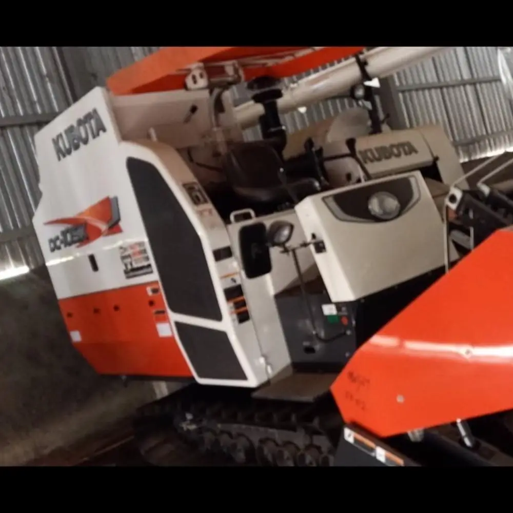 KUBOTA COMBINE HARVESTER DC105X