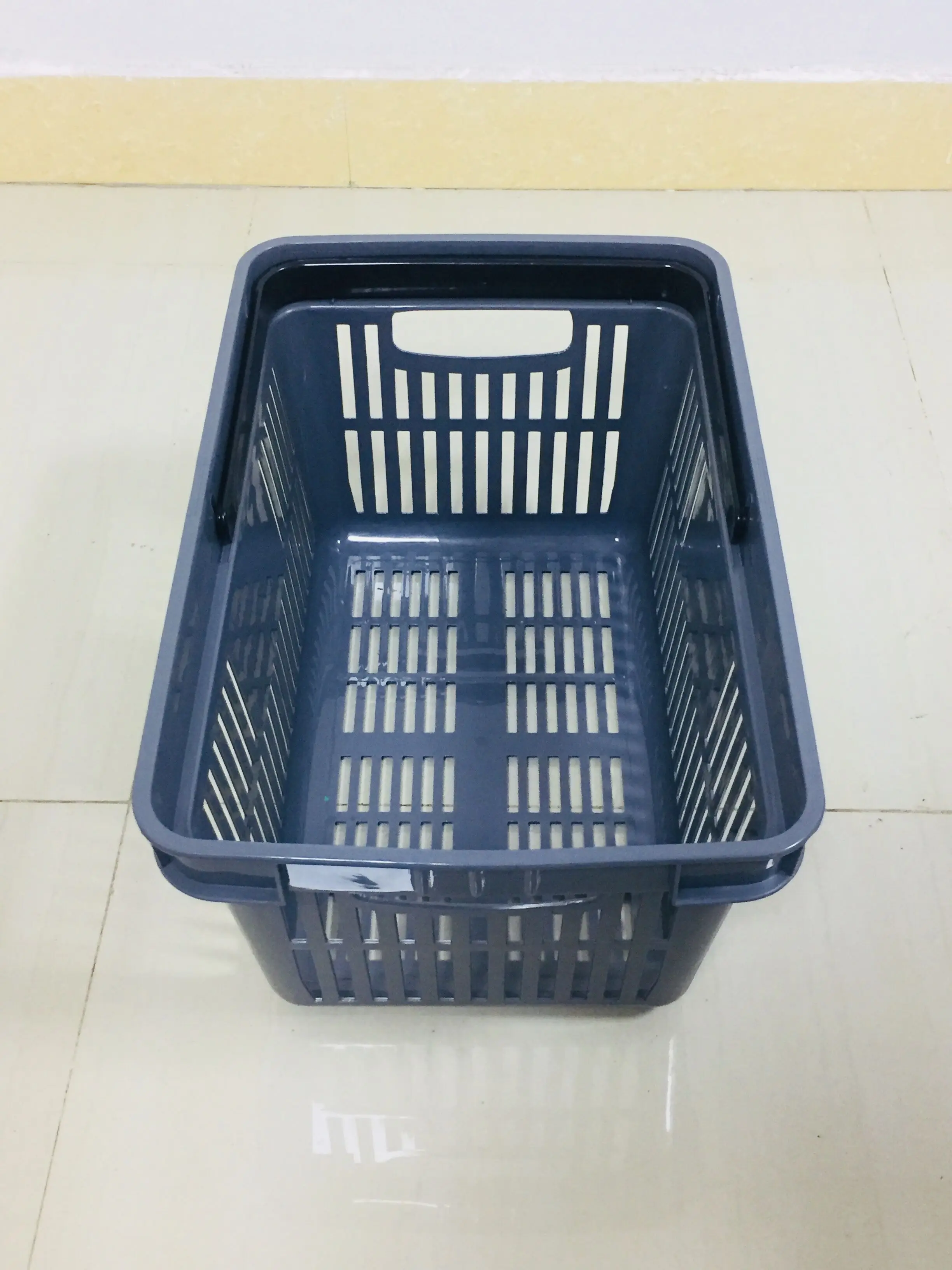 
MOQ 100 PCS 27L supermarket pharmacy plastic hand carry shopping basket for sale 