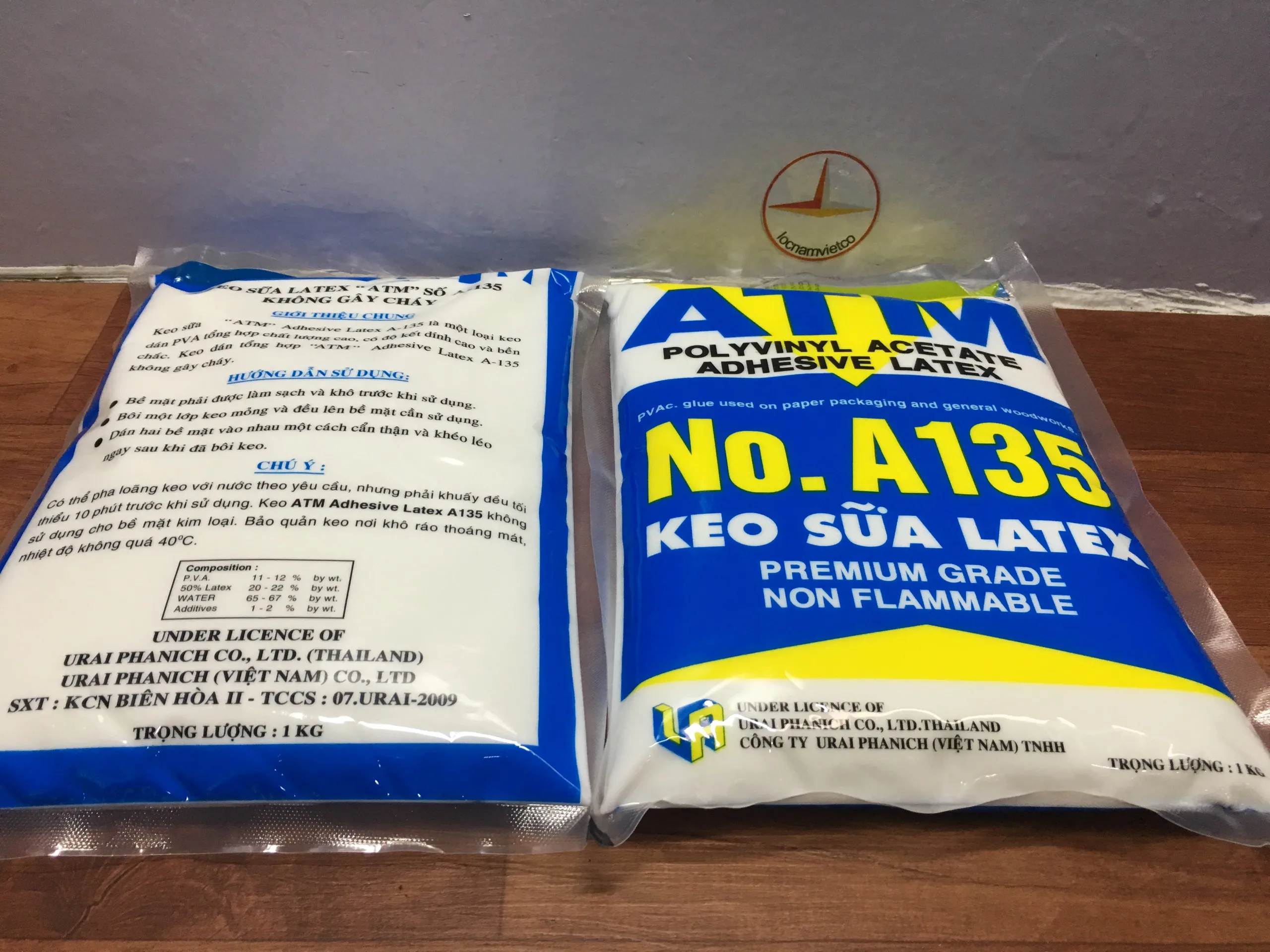 Латексный клей ATM из синтетического поливинилхлорида другие белые 5 лет для обработки древесины Европейский сертификат Iso 9001-2015