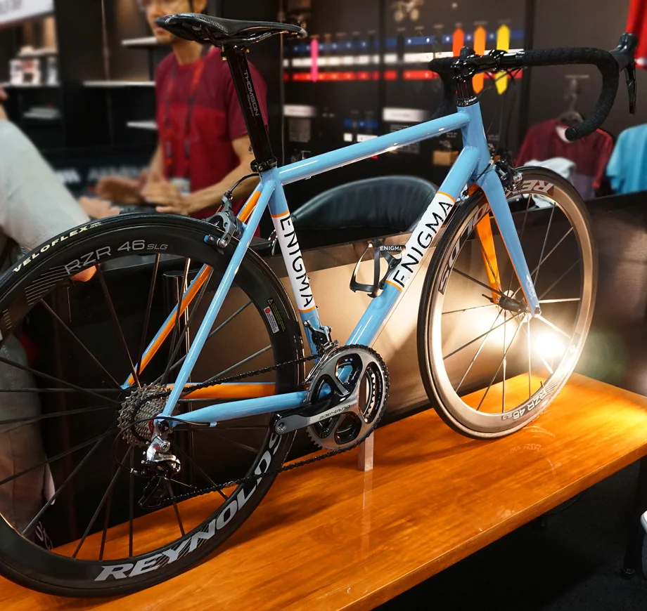 
Оригинальный и аутентичный с покрытыем цвета чистого 24 каратного золота Мужские гоночный велосипед в коробке 