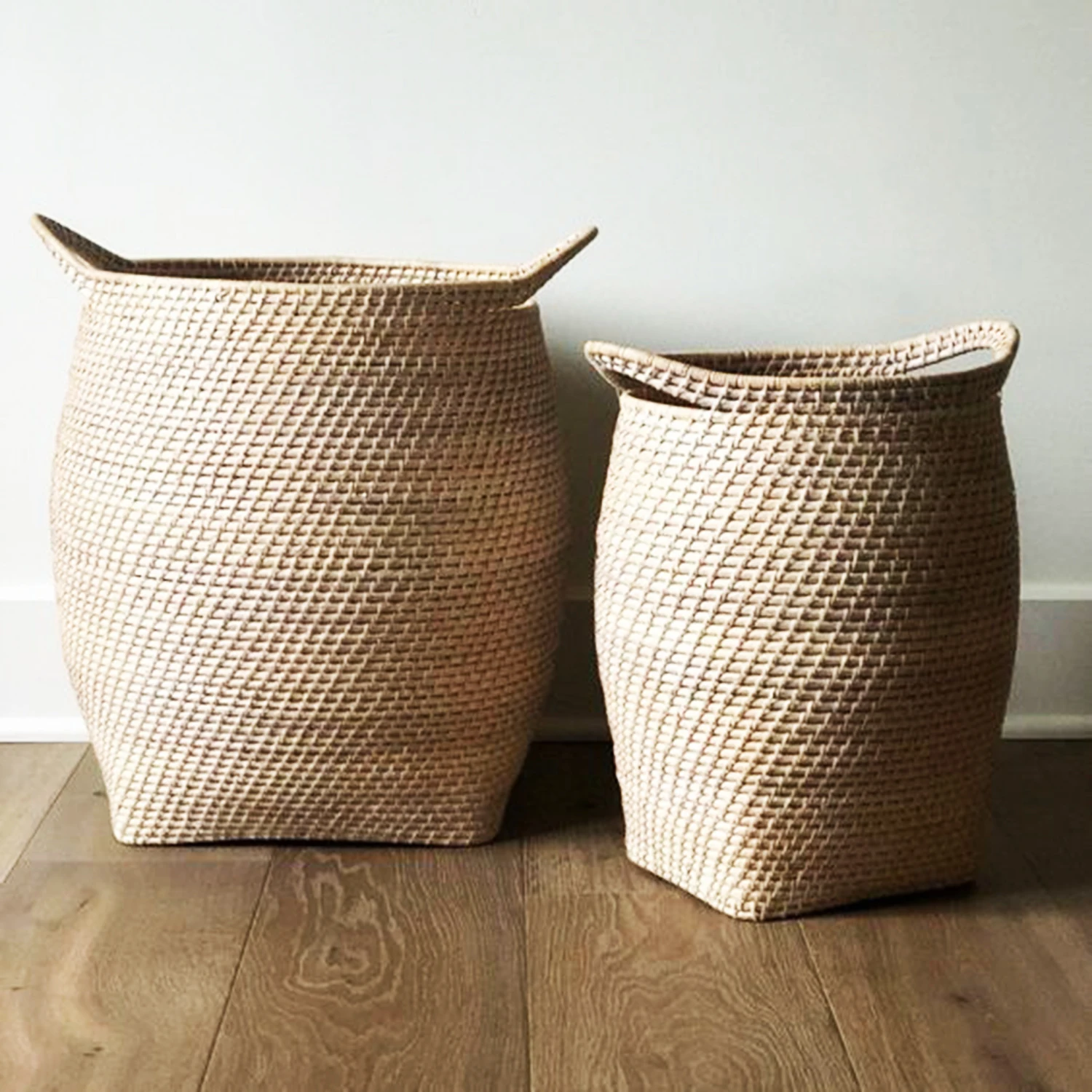 High quality set of 2 Eco friendly Rattan Basket Natural Rattan Storage Laundry Bags & Baskets direct manufacturer