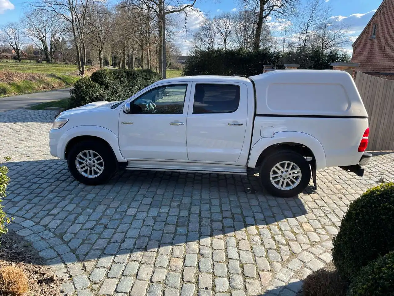 Cheap Toyot-a Hilux pickup 4x4 diesel double cabin pickup Hilux, Automatic Hilux for sale