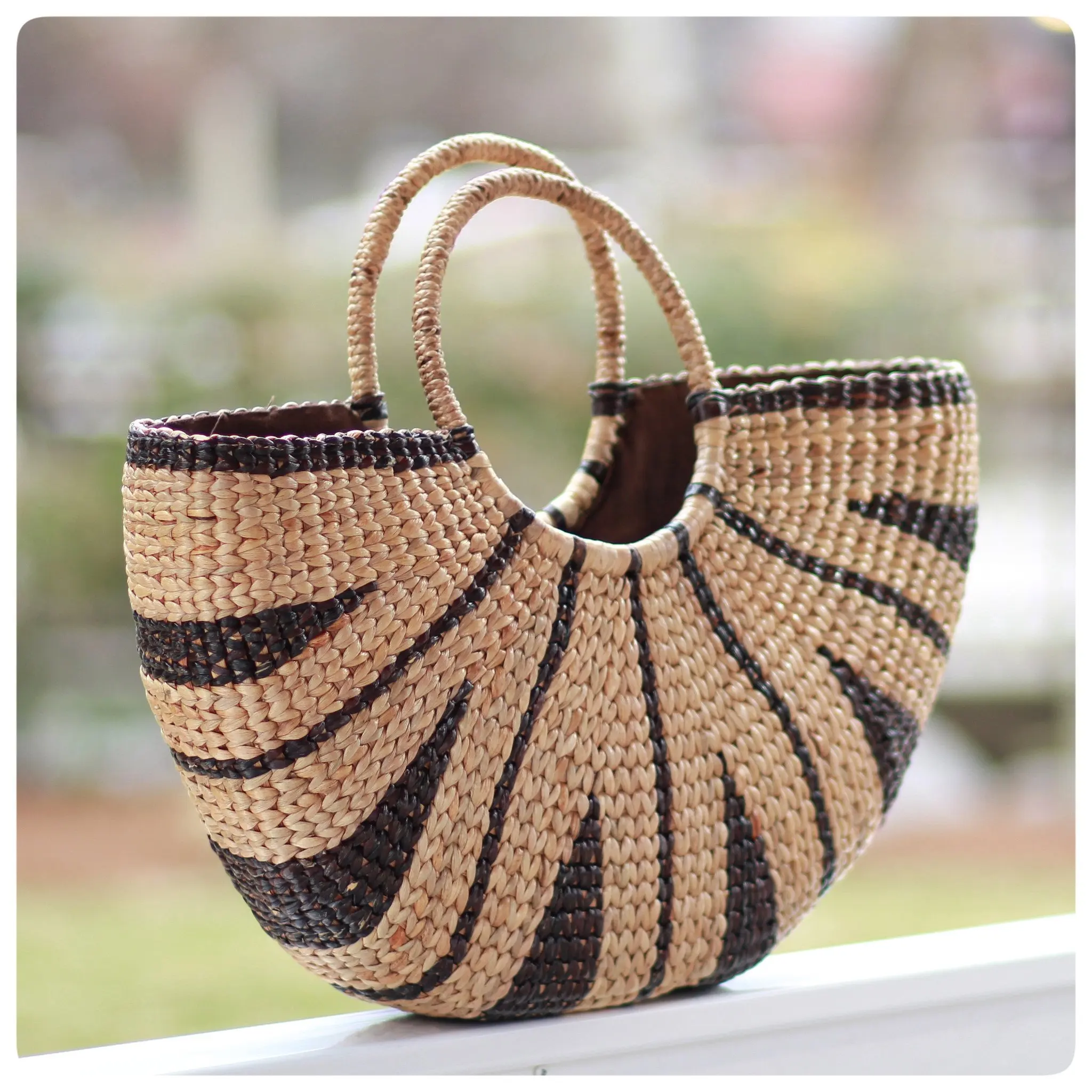 Bohemian striped black beige shoppe large water hyacinth bag elegant casual fashion straw bags bali woven