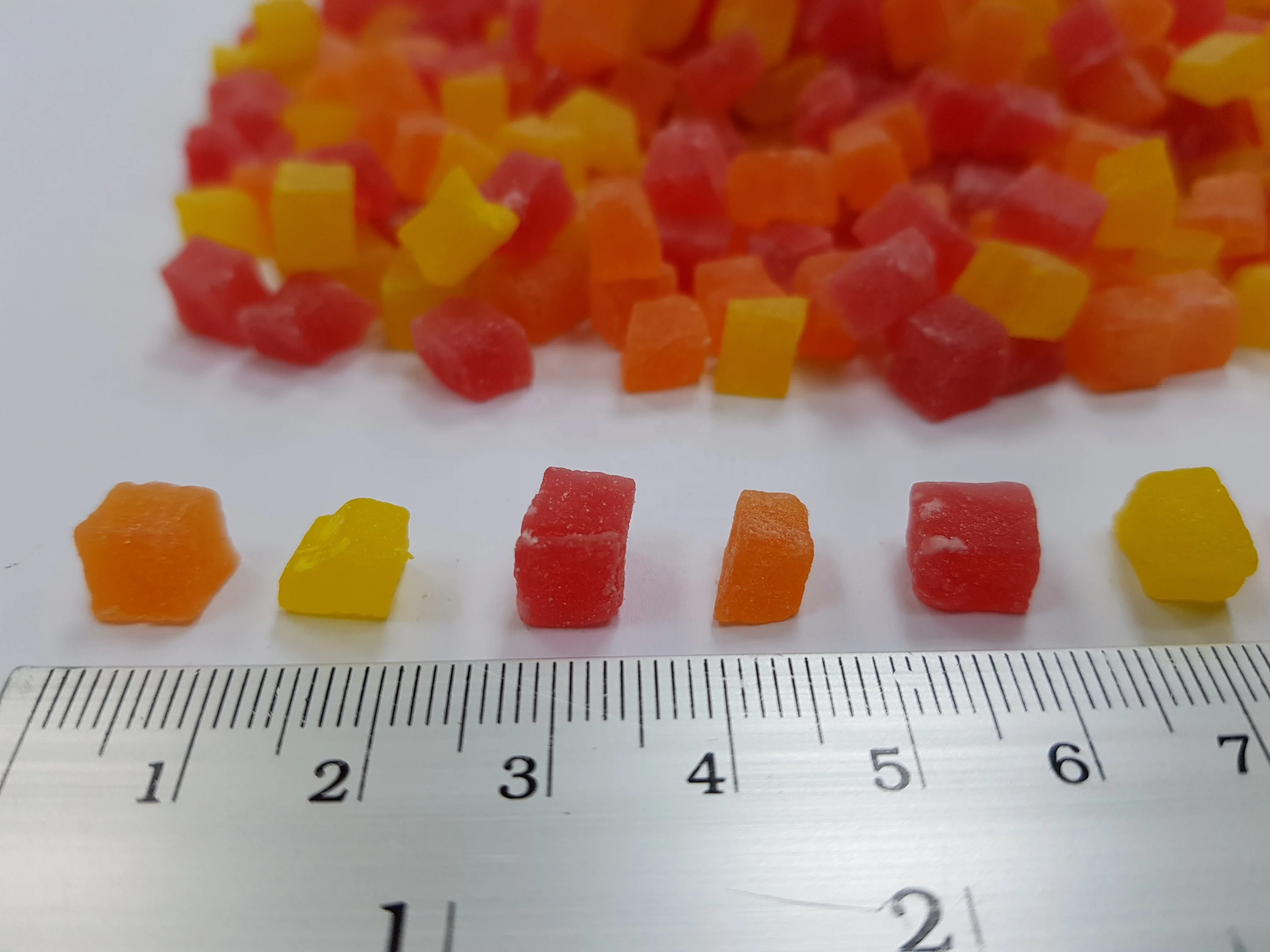 
Dried candied Papaya 5-7mm color added from Thailand 