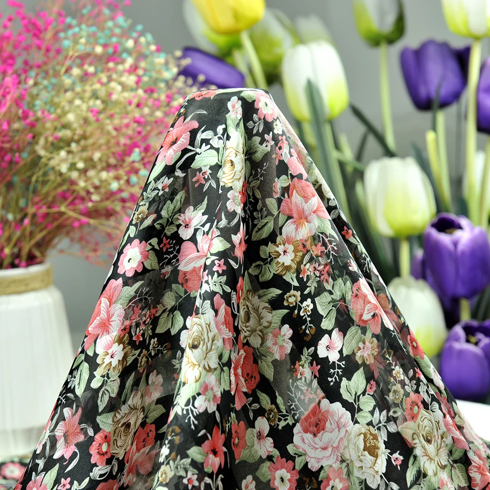 Атласная Полиэстеровая шифоновая ткань с цветочным принтом оптовая продажа итальянского текстиля и ткани
