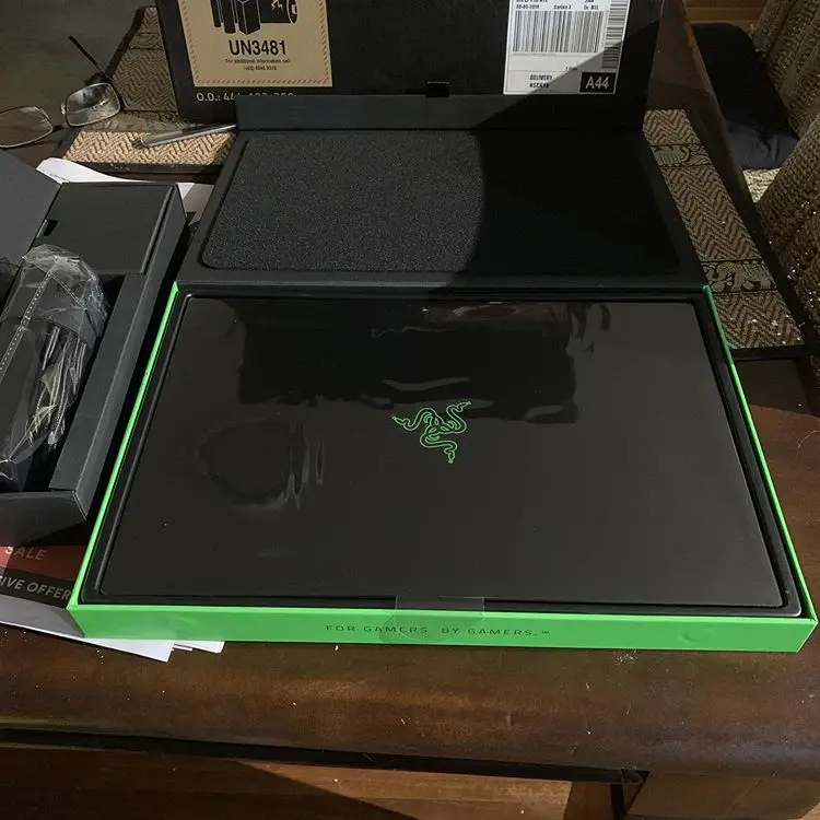 
 Совершенно новый герметичный игровой ноутбук Razer Blade 15 Advanced RTX 2070, 144 Гц, i7 8750H, 512 ГБ, 16 ГБ ОЗУ  