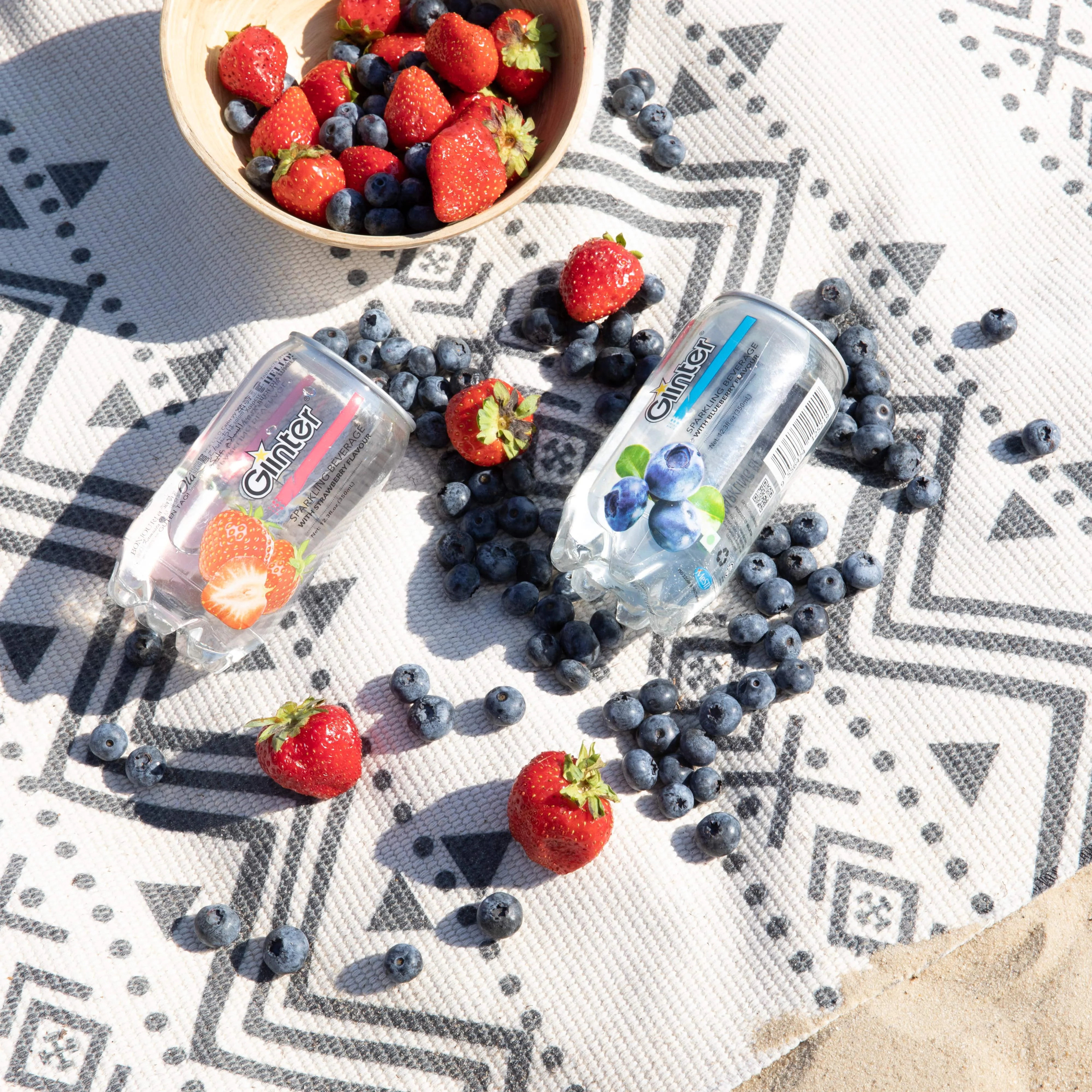 Безалкогольные напитки с черничным ароматом содовая вода Лучшая комбинация закусками блестящая фруктовый напиток блеск