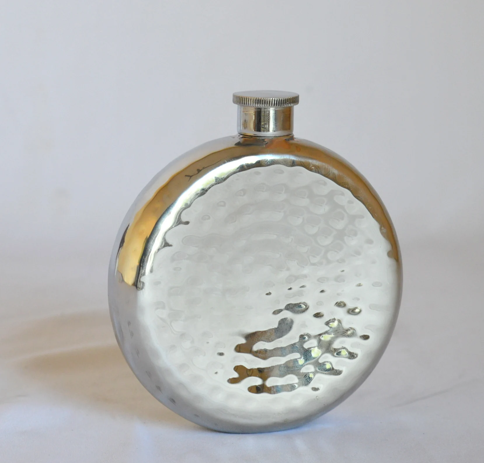 Stainless steel Hammered hip flask round for home and wedding uses hot design silver flask for gift