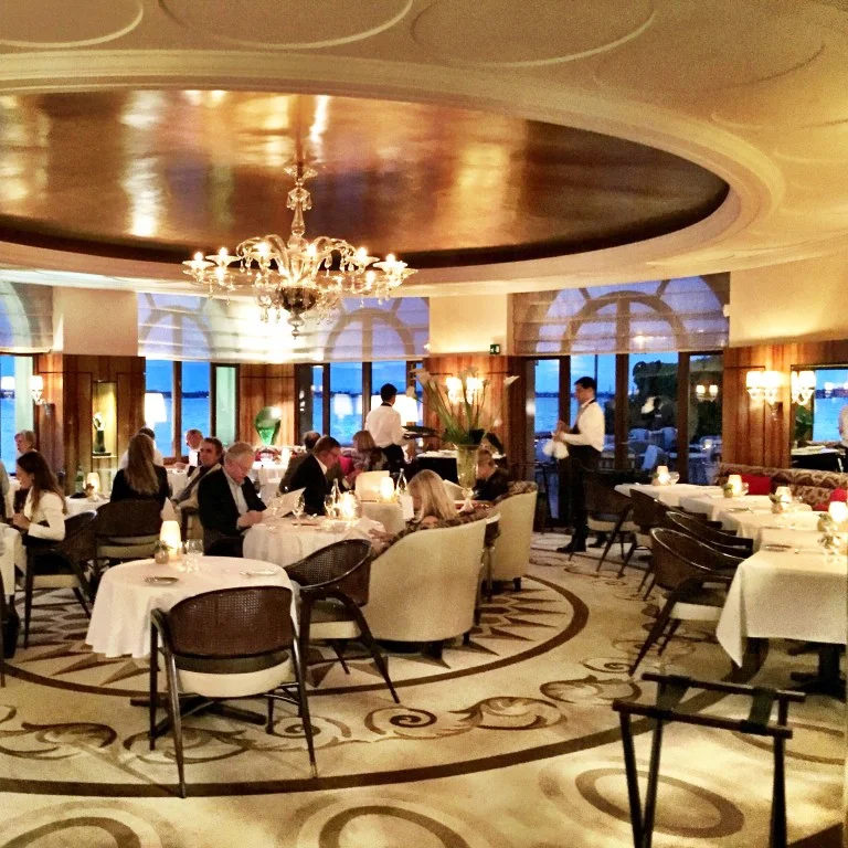 Hot Selling OEM Furniture Fabric Solid Wood Chair Sillas Restaurant Commercial Furniture Modern