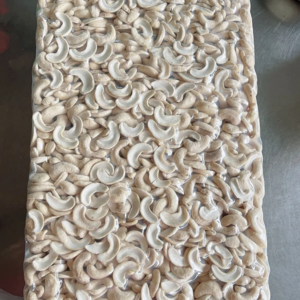 High Quality Raw Cashew Nuts W320 With Good Price And All Size Raw Cashew Kernel Nuts W320 W180 W240 W320 W450 Cashew N